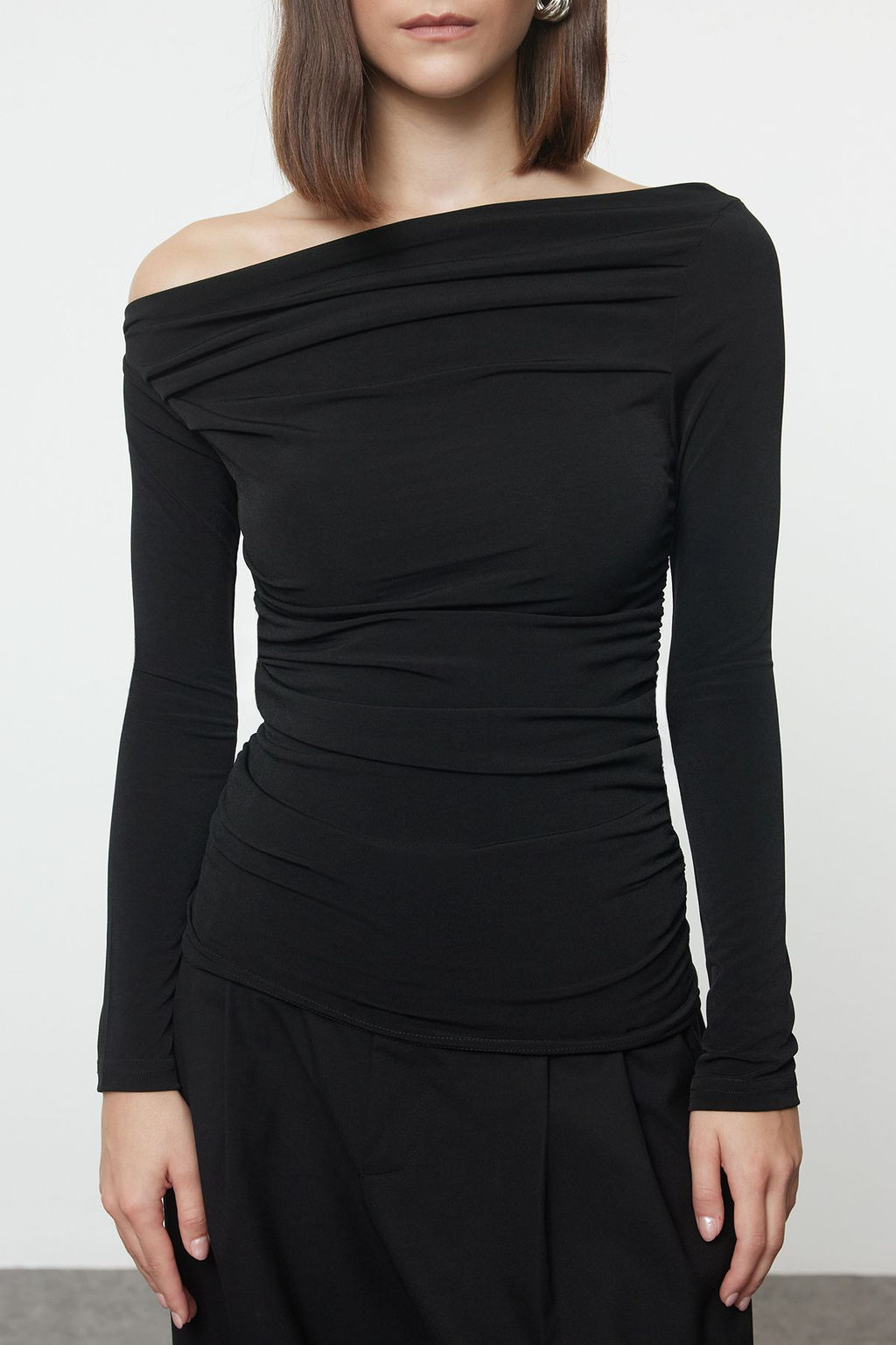 Siyah Buzgu/Drape Detayl? Fitted/Vucuda Oturan Uzun Kollu Esnek Orme Bluz TWOAW25BZ00248