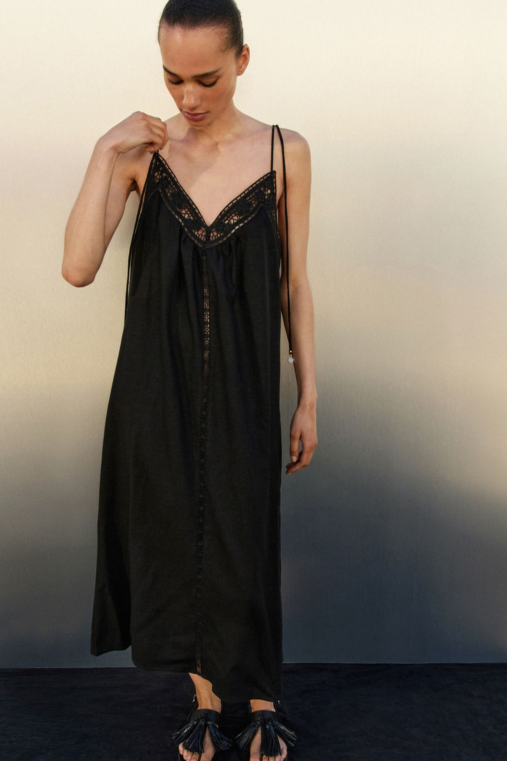 Vestido con bordado ingl?s y tirantes de lazo - H&m фото 7