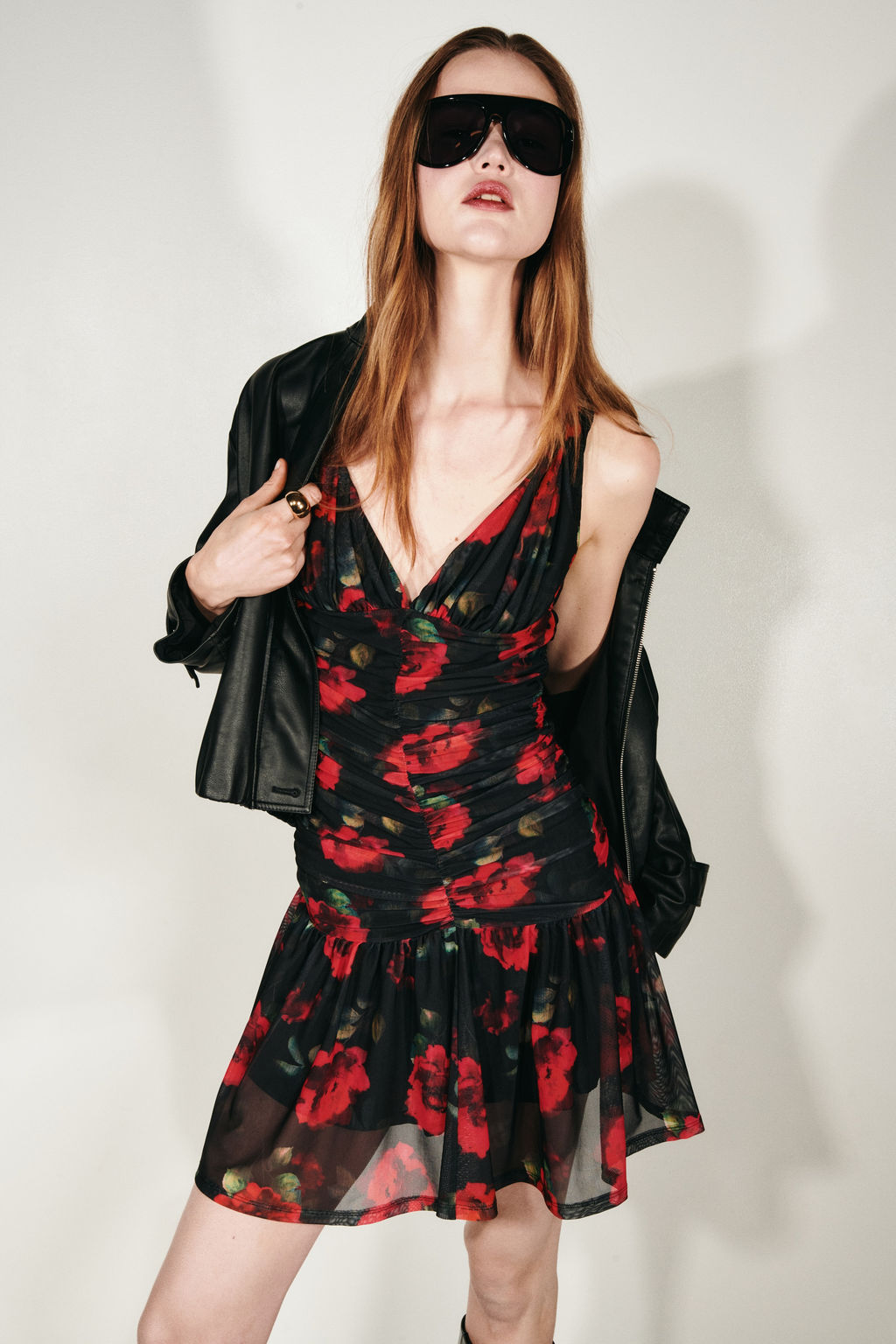 Vestido fruncido con falda acampanada - H&m фото 4