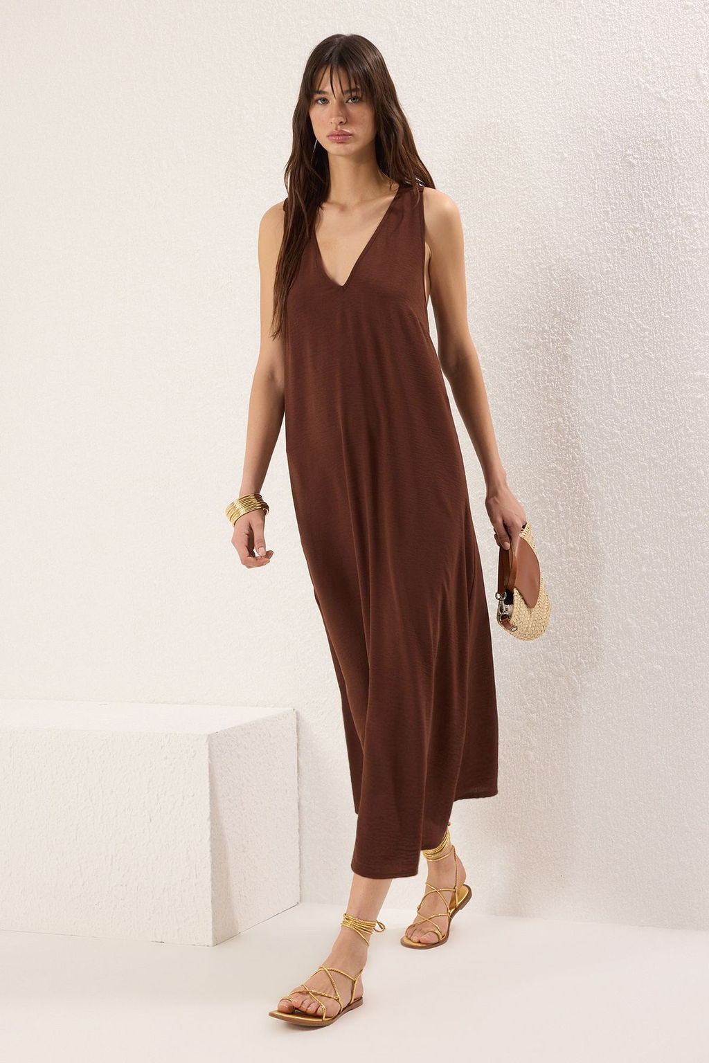 TRENDYOLMILLA Kahverengi Duz Kesim Maxi Dokuma Elbise TWOSS25EL00247