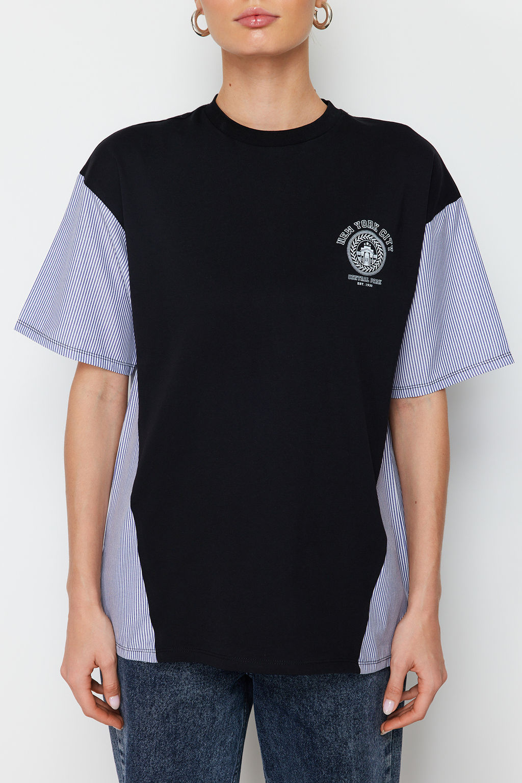 TRENDYOLMILLA Siyah Oversize/Genis Kal?p Poplin Detayl? Bask?l? Orme T-Shirt TWOSS24TS00005 фото 5