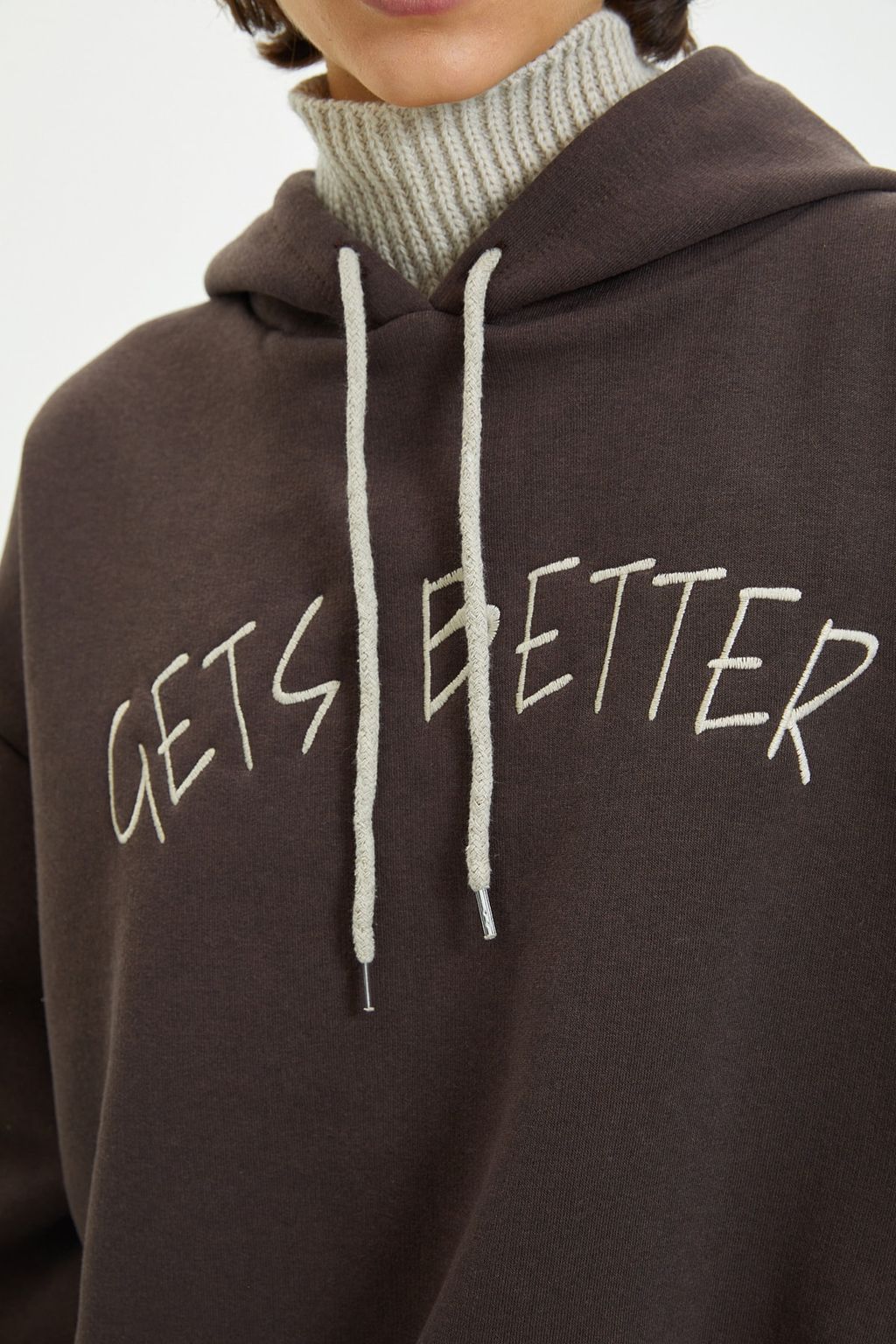 TRENDYOLMILLA Haki Kal?n Ici Polarl? Triko Bant Detayl? Kapusonlu Orme Sweatshirt TWOAW22SW1806 фото 7