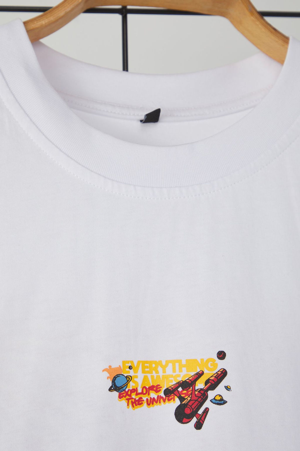 Trendyolmilla Man Beyaz Buyuk Beden Oversize/Genis Kesim On ve S?rt Uzay Bask?l? %100 Pamuk T-Shirt TMNSS25BF00012  фото 5