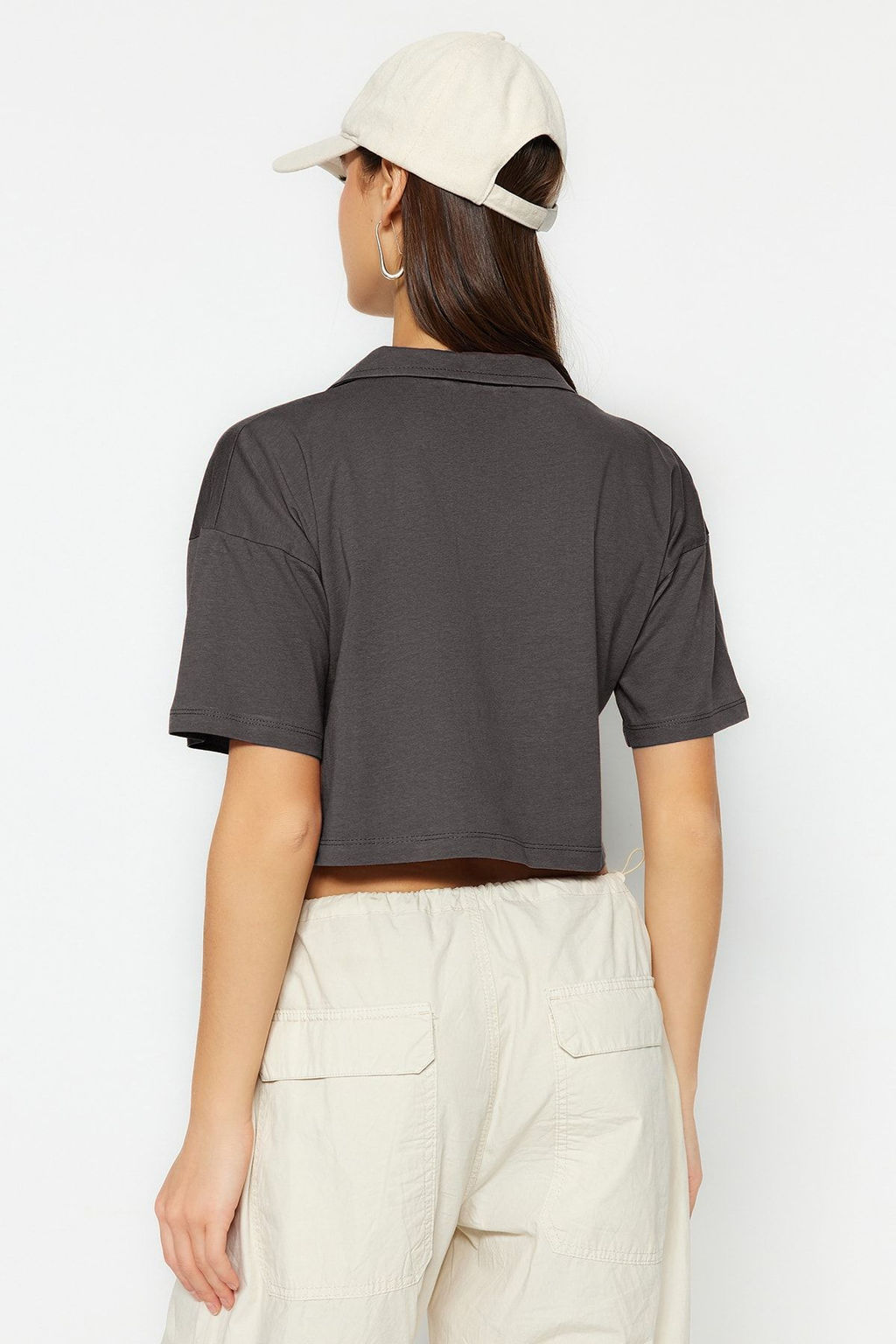 Antrasit %100 Kal?n Pamuklu Relaxed/Rahat Kal?p Crop Polo Yaka Orme T-Shirt TWOSS22TS0241