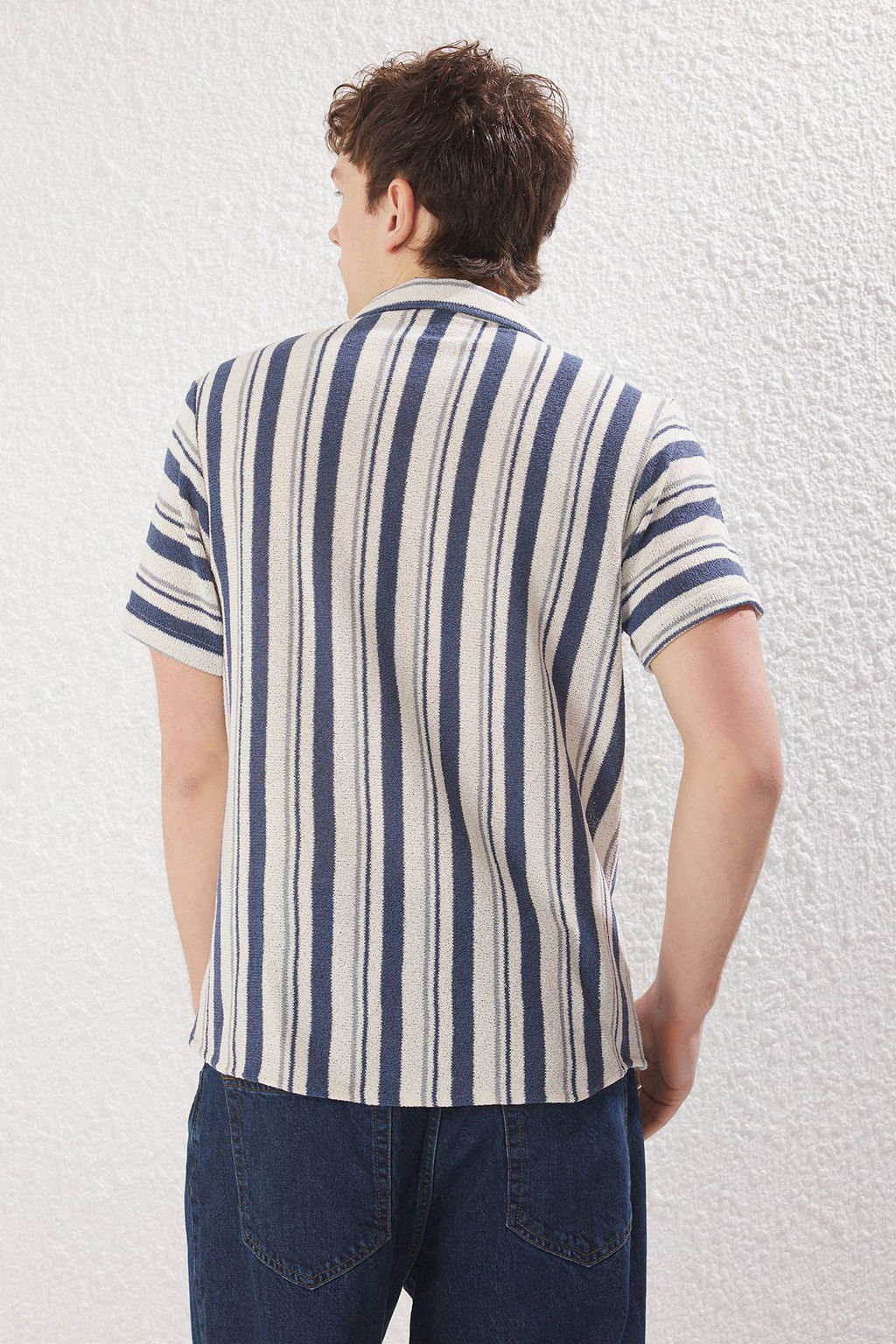 TRENDYOL MAN Lacivert Regular Fit Cizgili Yumusak Tuseli Havlu Gomlek TMNSS25GO00016 - Trendyolmilla фото 4