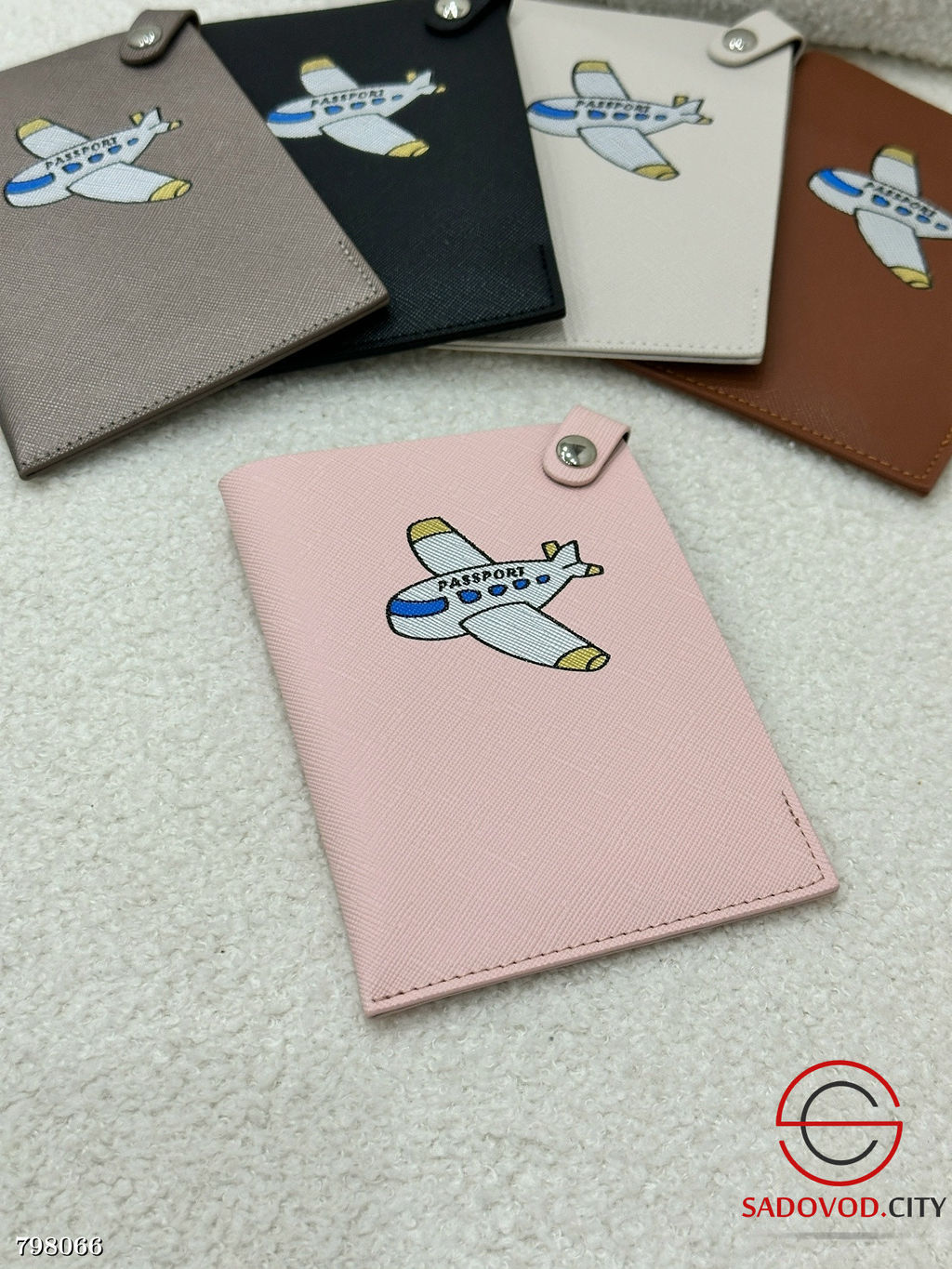 Обложка для паспорта с ярким принтом самолёта. - Bruno фото 13