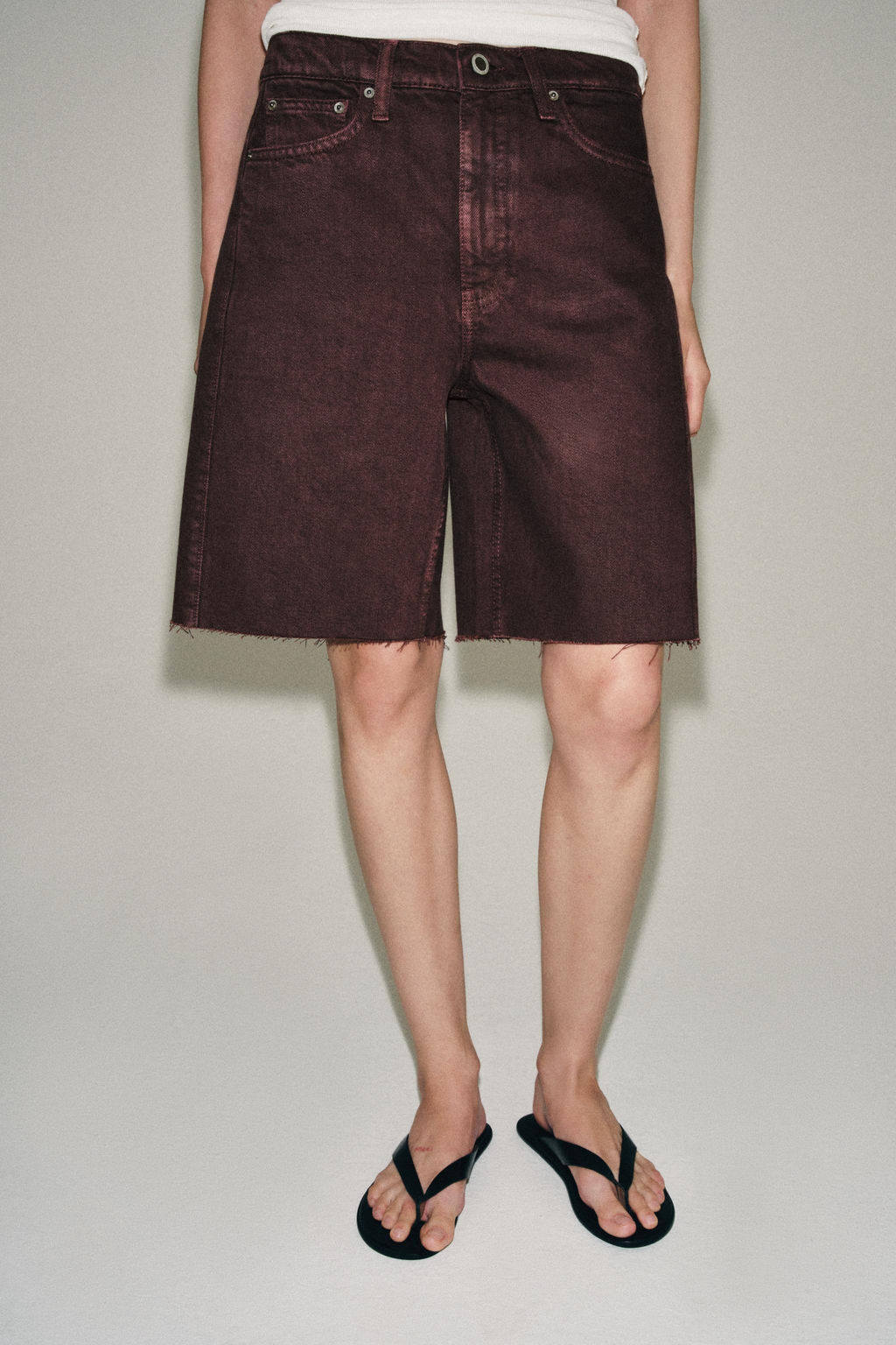 BERMUDA DENIM RELAXED TIRO MEDIO ZW COLLECTION / Granate oscuro - Zara фото 2