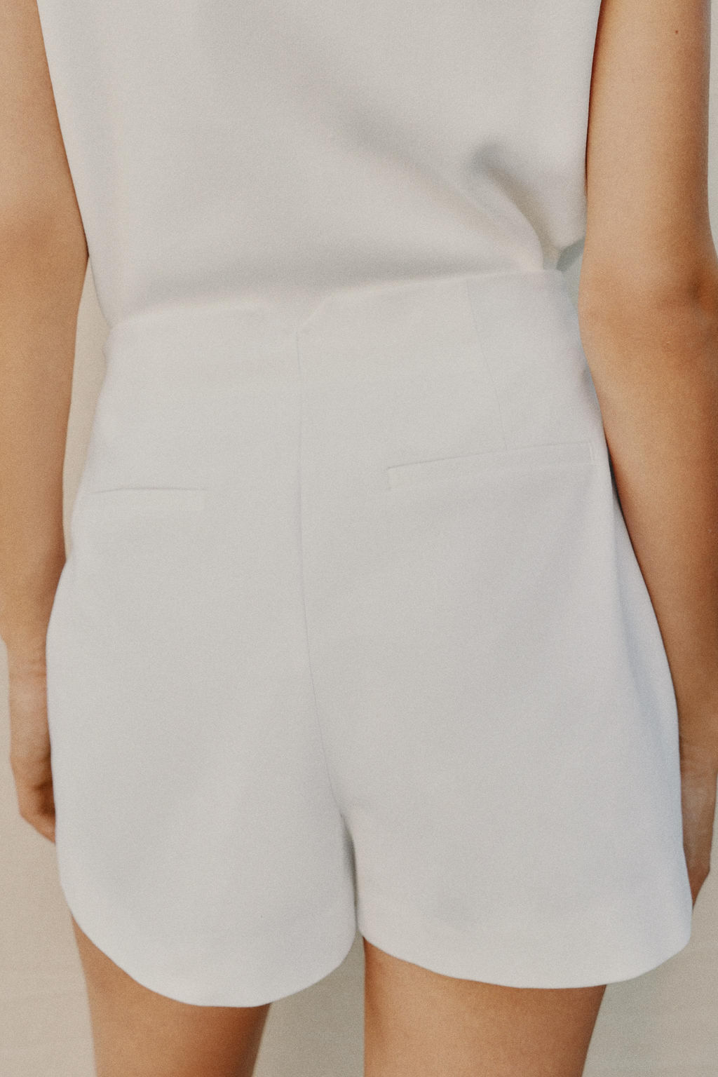 SHORTS TIRO ALTO / Blanco - Zara фото 3