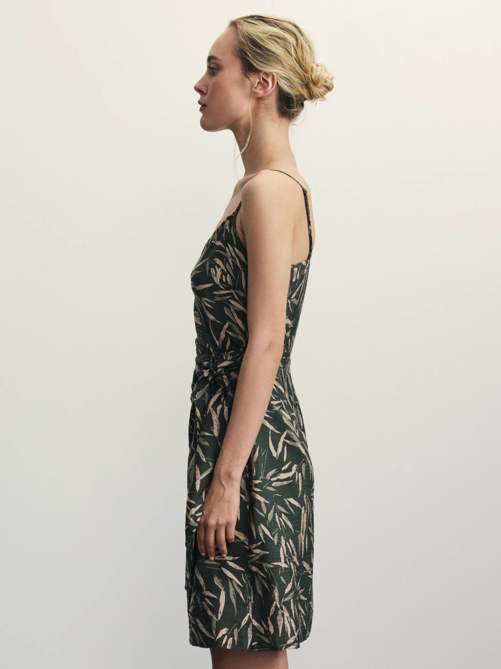 Мини сарафан на запах / Zarina фото 4