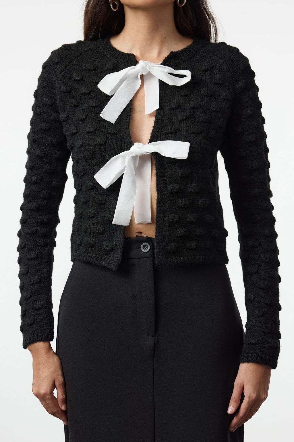 TRENDYOLMILLA Siyah Crop Yumusak Dokulu Kurdele Detayl? Triko H?rka TWOAW25HI00182  фото 3