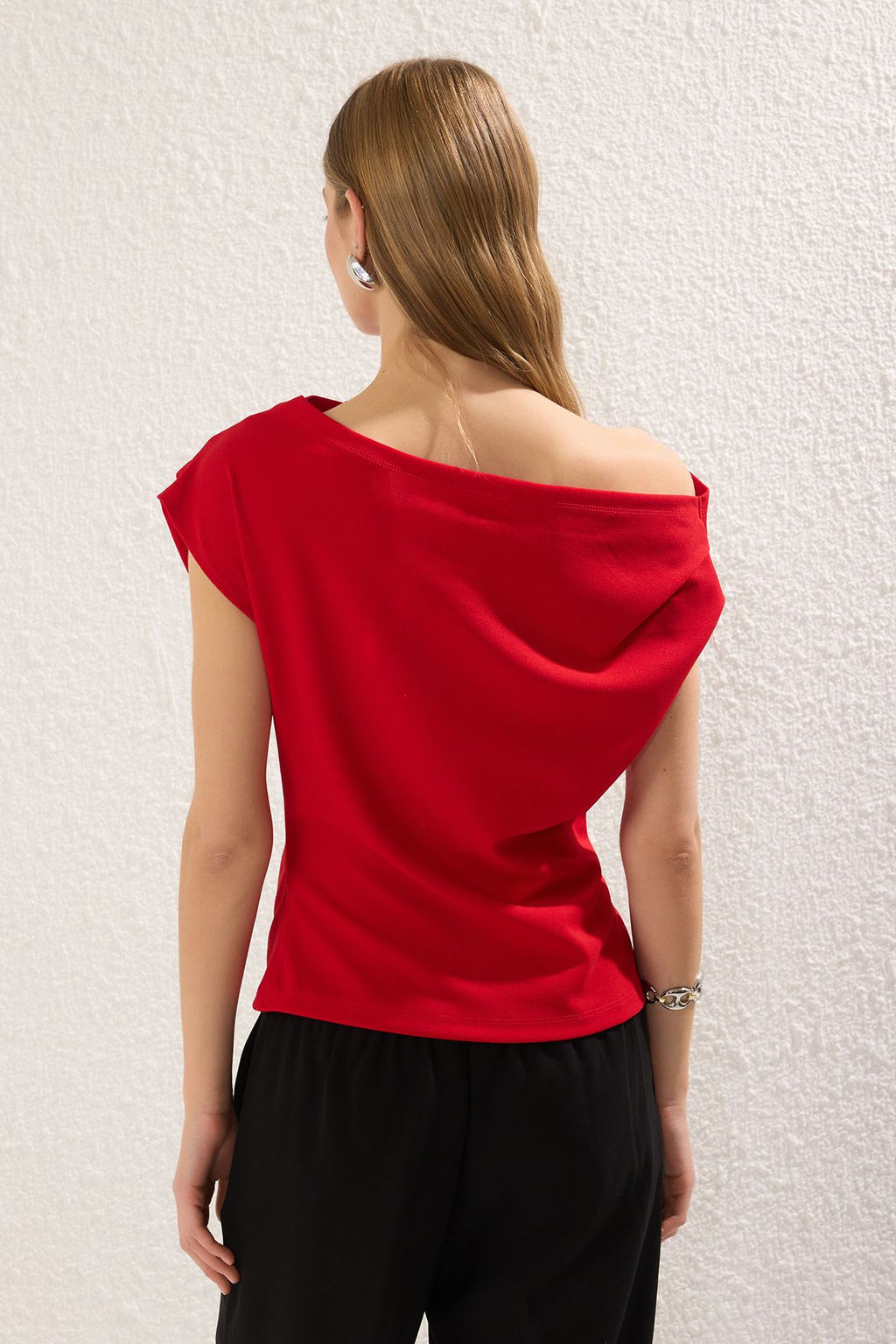 K?rm?z? Buzgu/Drape Detayl? Dokumlu Asimetrik Yaka Orme Bluz TWOSS25BZ00024