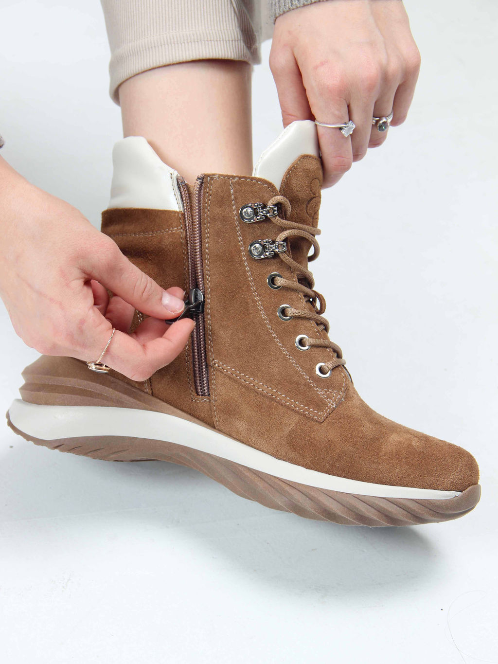 Ботинки 261.uno2br. светло коричневый замша перла/Мех