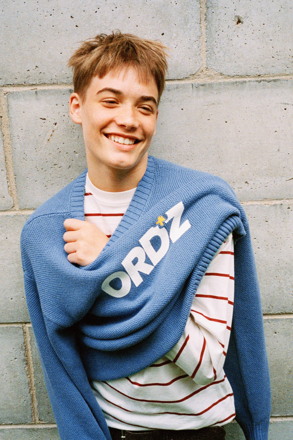 KNIT SWEATER WITH SLOGAN