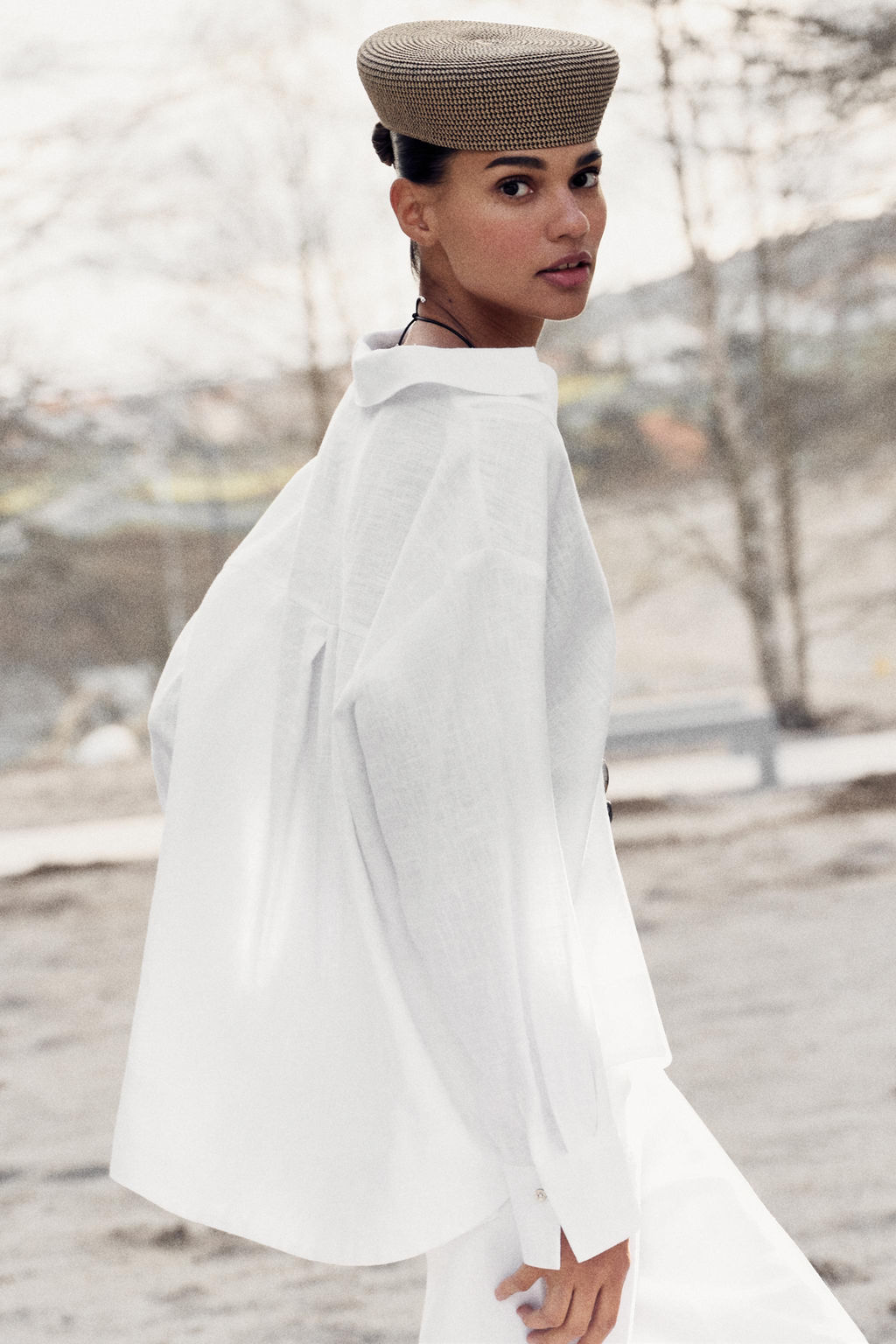 BLUSA CON LINO CUELLO POLO / Blanco - Zara фото 9