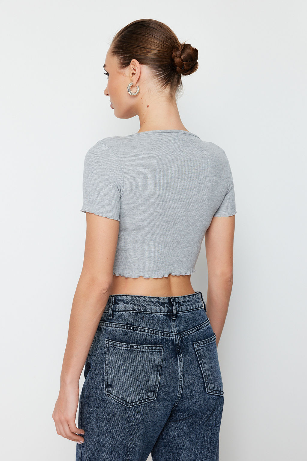 Siyah Havuz Yaka Baby Overlok Detayl? Crop Fitilli Esnek Orme Bluz TWOSS24BZ00197 - Trendyolmilla фото 13