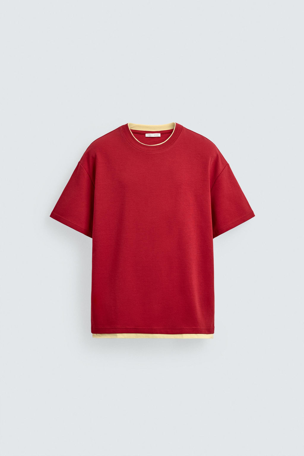 CAMISETA ACABADOS DOBLES CONTRASTE / Rojo