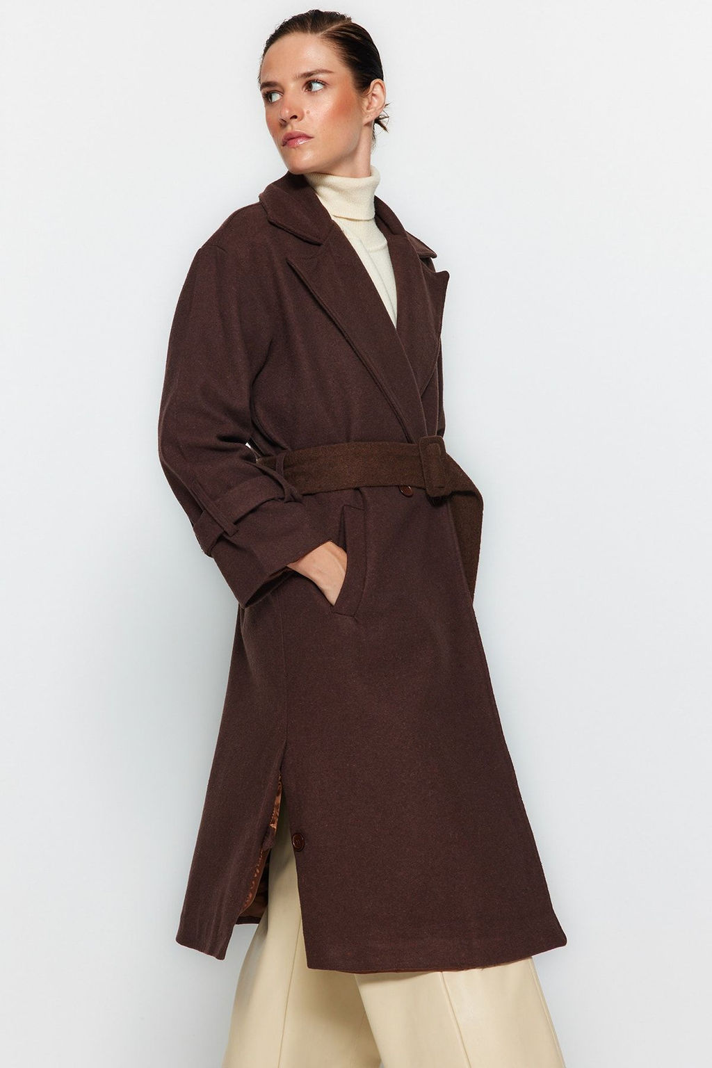 Trendyolmilla Koyu Kahverengi Oversize Genis Kesim Kemerli Uzun Yunlu Kase Kaban TWOAW22KB0015  фото 10