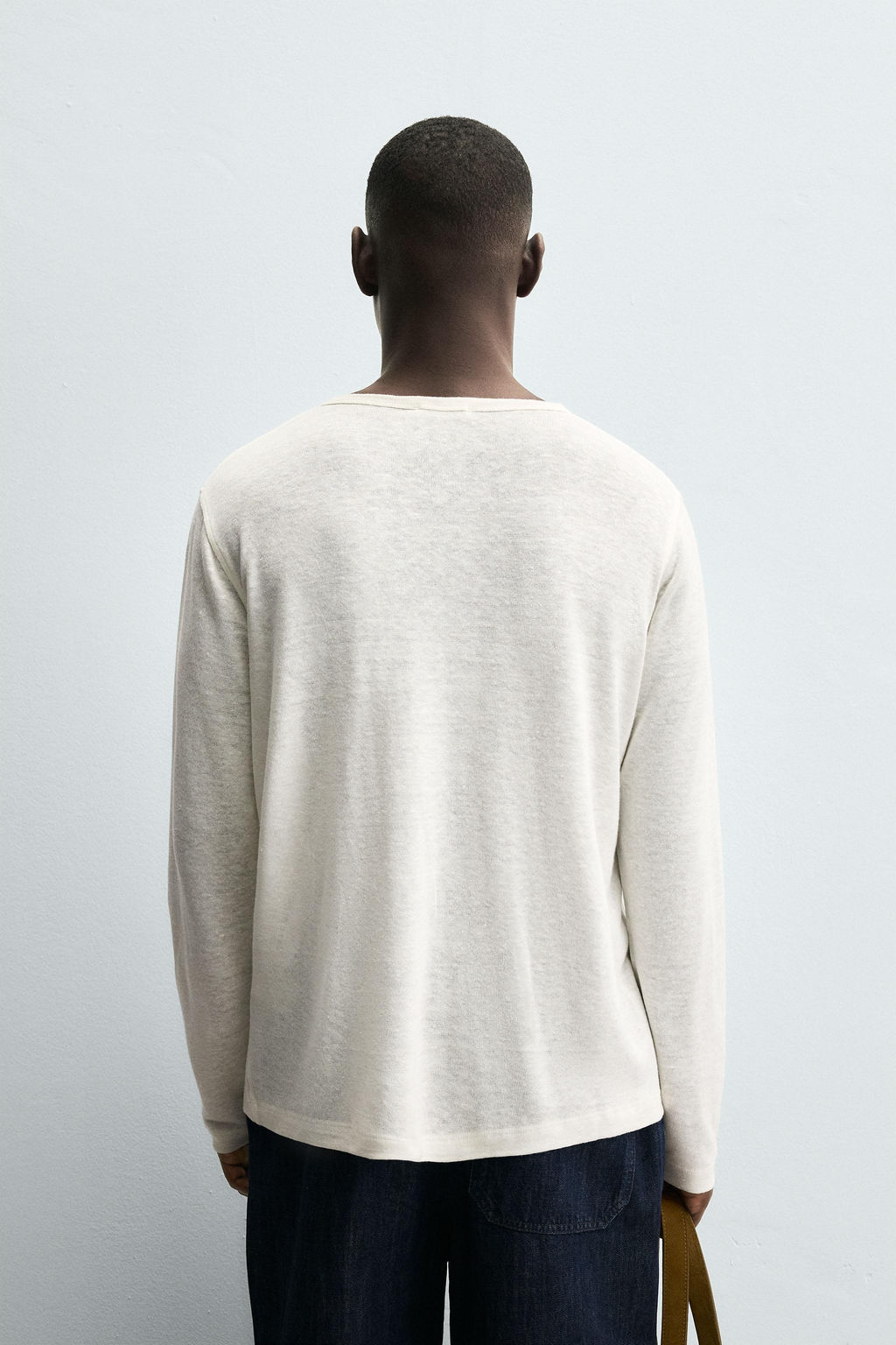 HEMP AND VISCOSE BUTTON-NECK T-SHIRT - Zara фото 3