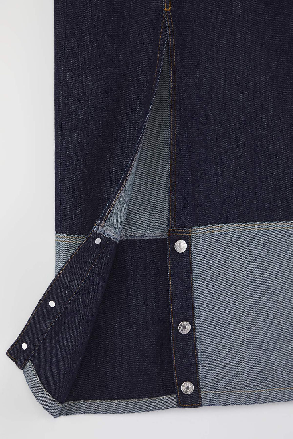 Limited Edition Koyu Mavi Asimetrik Kapama Midi Denim Etek TWOAW26ET00063