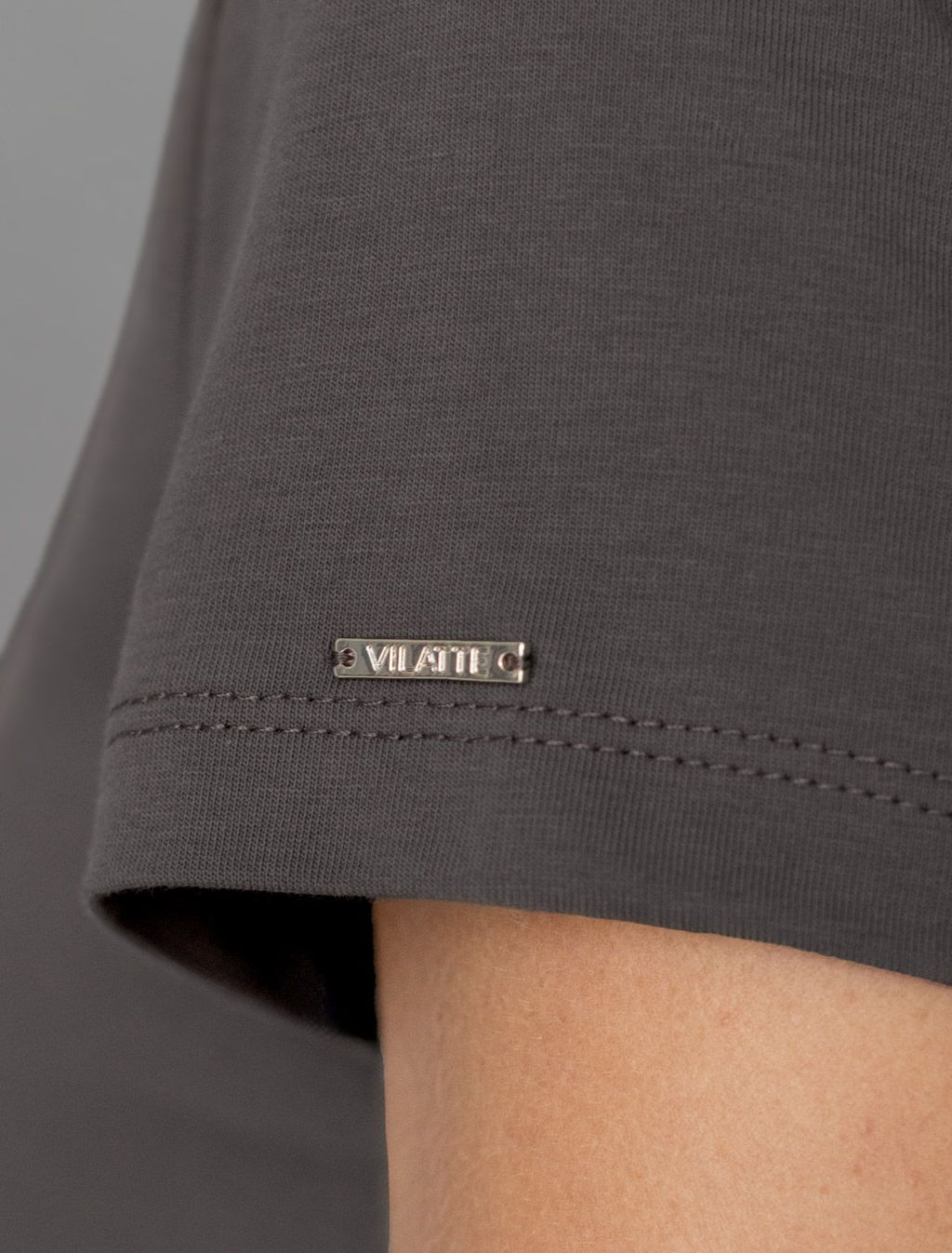 Футболка Vilatte с принтом из хлопка с эластаном темно-серый  фото 5