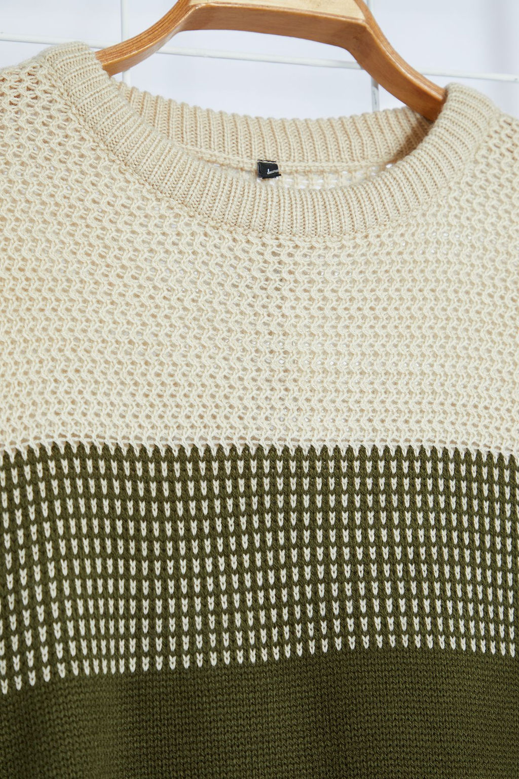 TRENDYOL MAN Bej Slim Fit Dar Kesim Bisiklet Yaka Renk Bloklu Kazak TMNAW21KZ0543 - Trendyolmilla фото 23