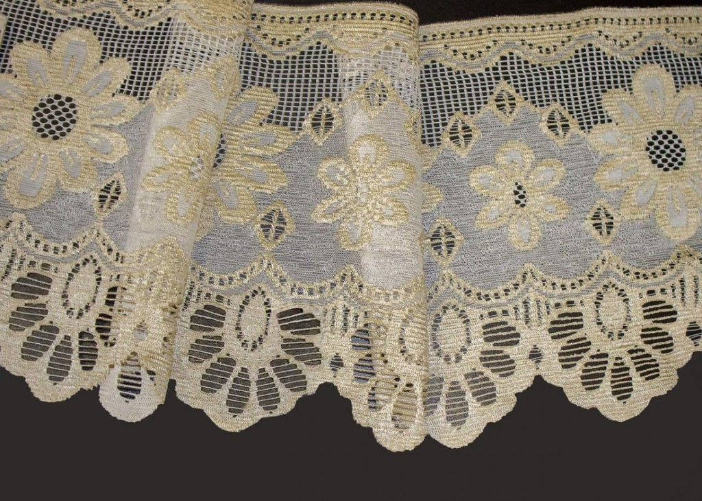 Скатерть арт. 30910/130/1, размеры 130 см х 180 см, ширина кружева 25 см, цвет - ВАНИЛЬ