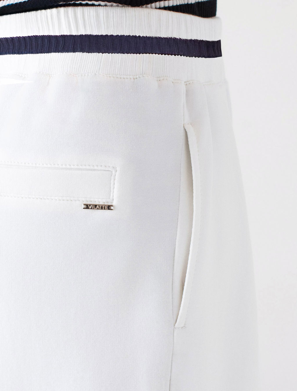 Брюки Vilatte D44.141 из хлопка с эластаном белый  фото 3