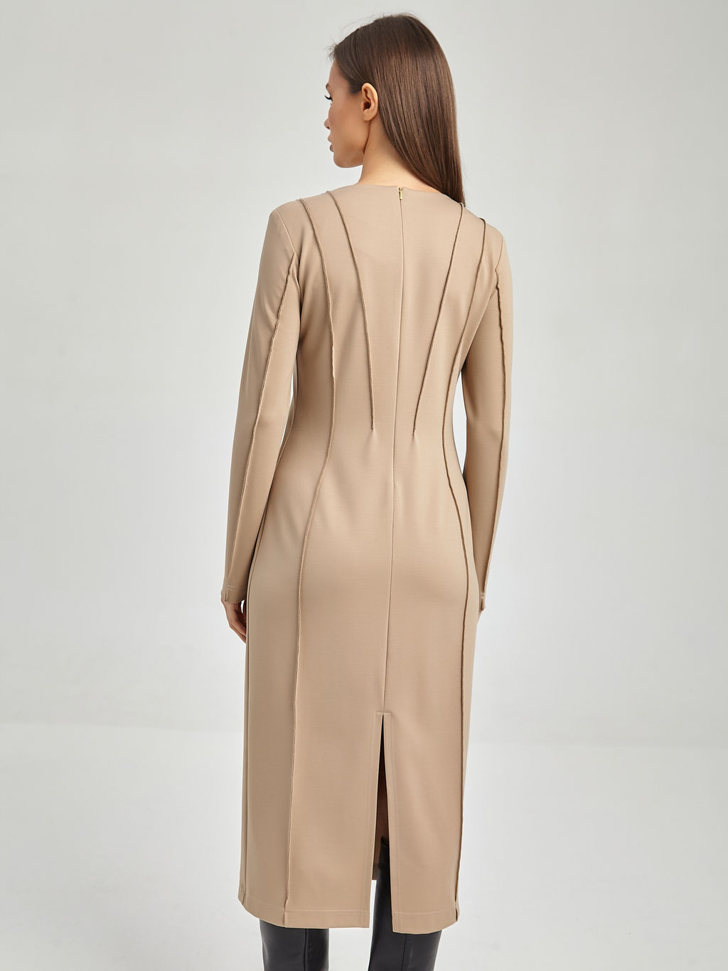 Платье со швами наружу