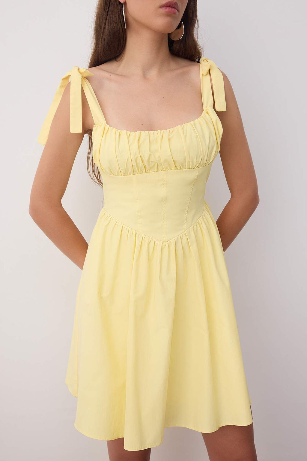 Ac?k Sar? Yaka Detayl? Fiyonklu Poplin Dokuma Elbise TWOSS25EL00891