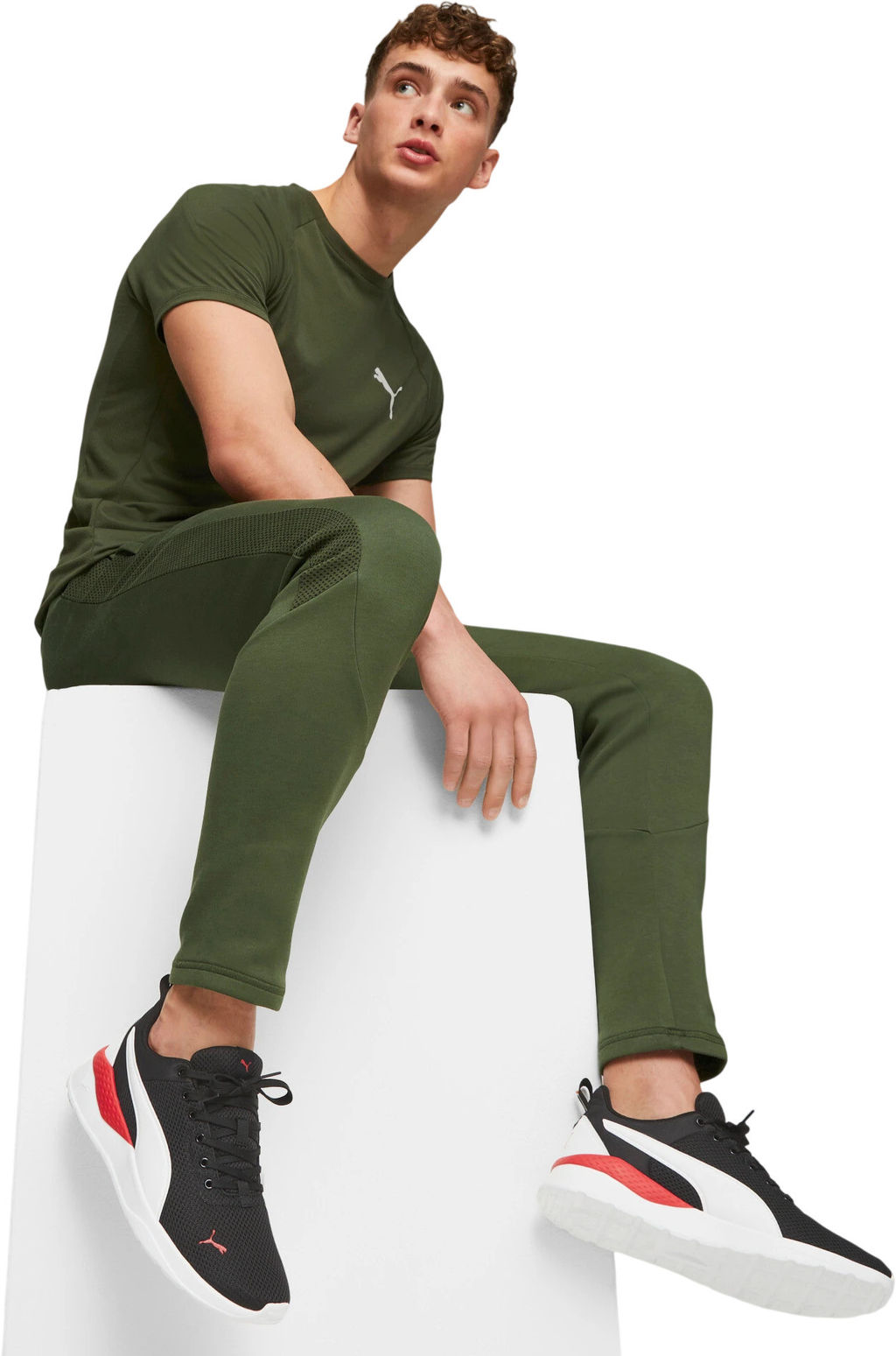 Кроссовки взрослые