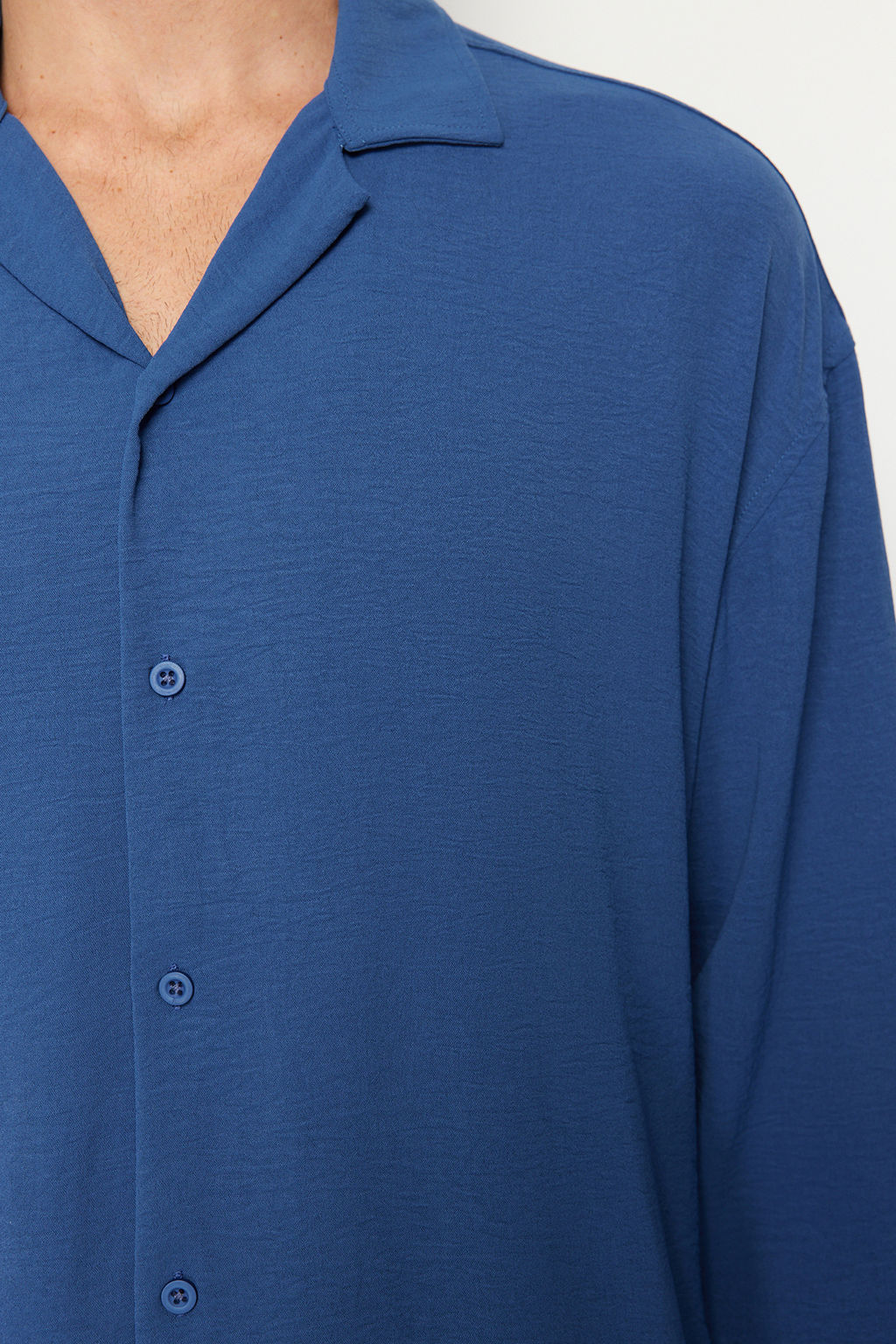 TRENDYOL MAN Beyaz Oversize Fit Apas Yaka Yazl?k Keten Gorunumlu Gomlek TMNSS23GO00053 - Trendyolmilla фото 33