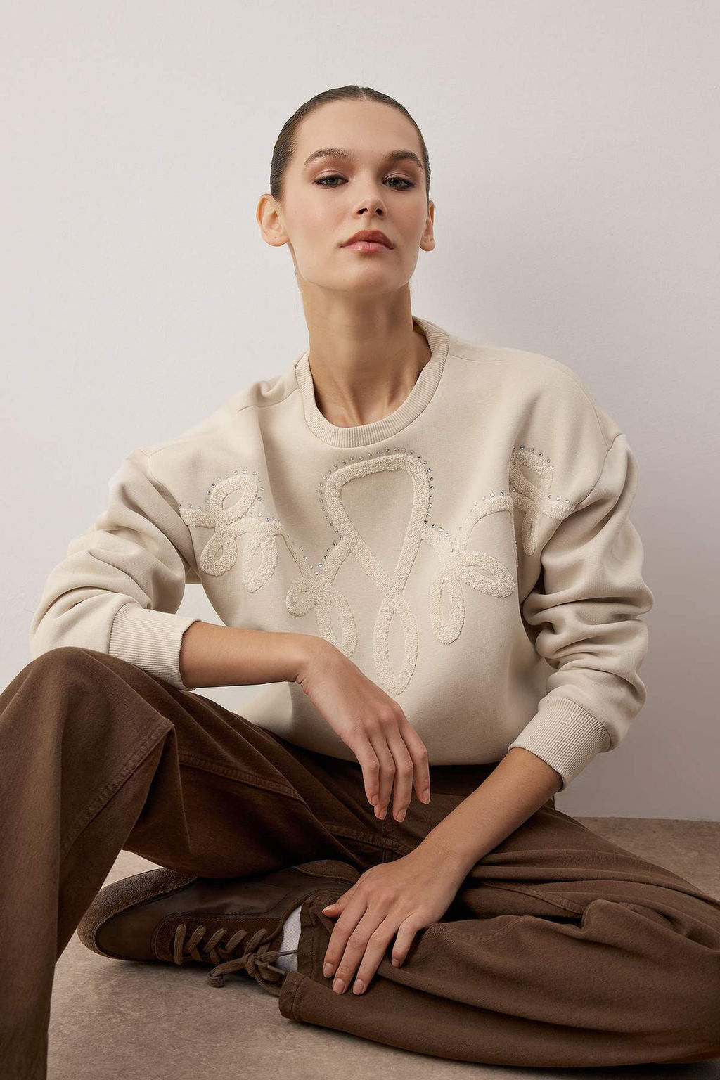 Tas Suzene Nak?s Detayl? Oversize/Genis Kal?p Kal?n Ici Polarl? Orme Sweatshirt TWOAW26SW00098 - Trendyolmilla фото 2