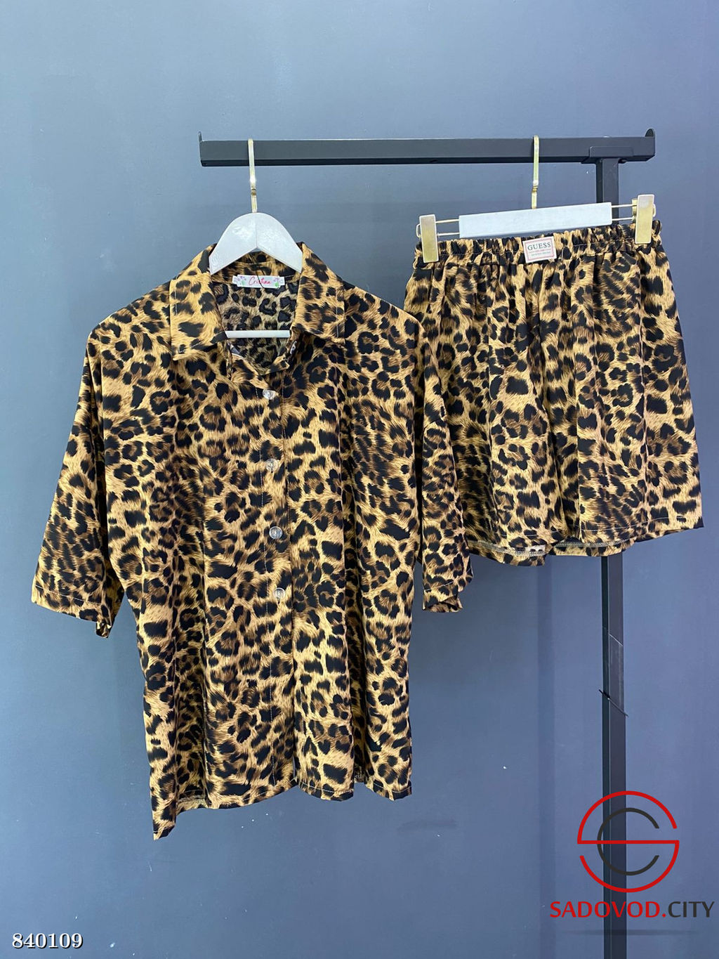 Костюм женский (рубашка и шорты)