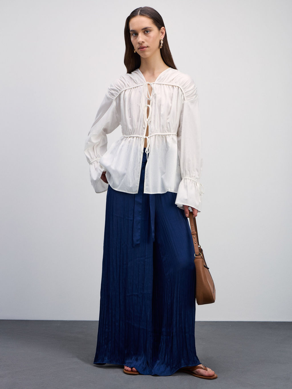 Свободная хлопковая блузка на завязках / Zarina  фото 3