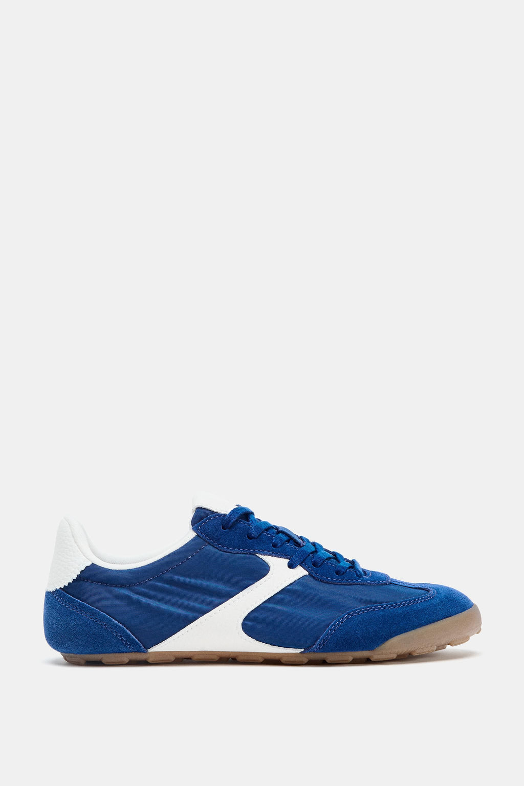 SOFT RUNNING TRAINERS
