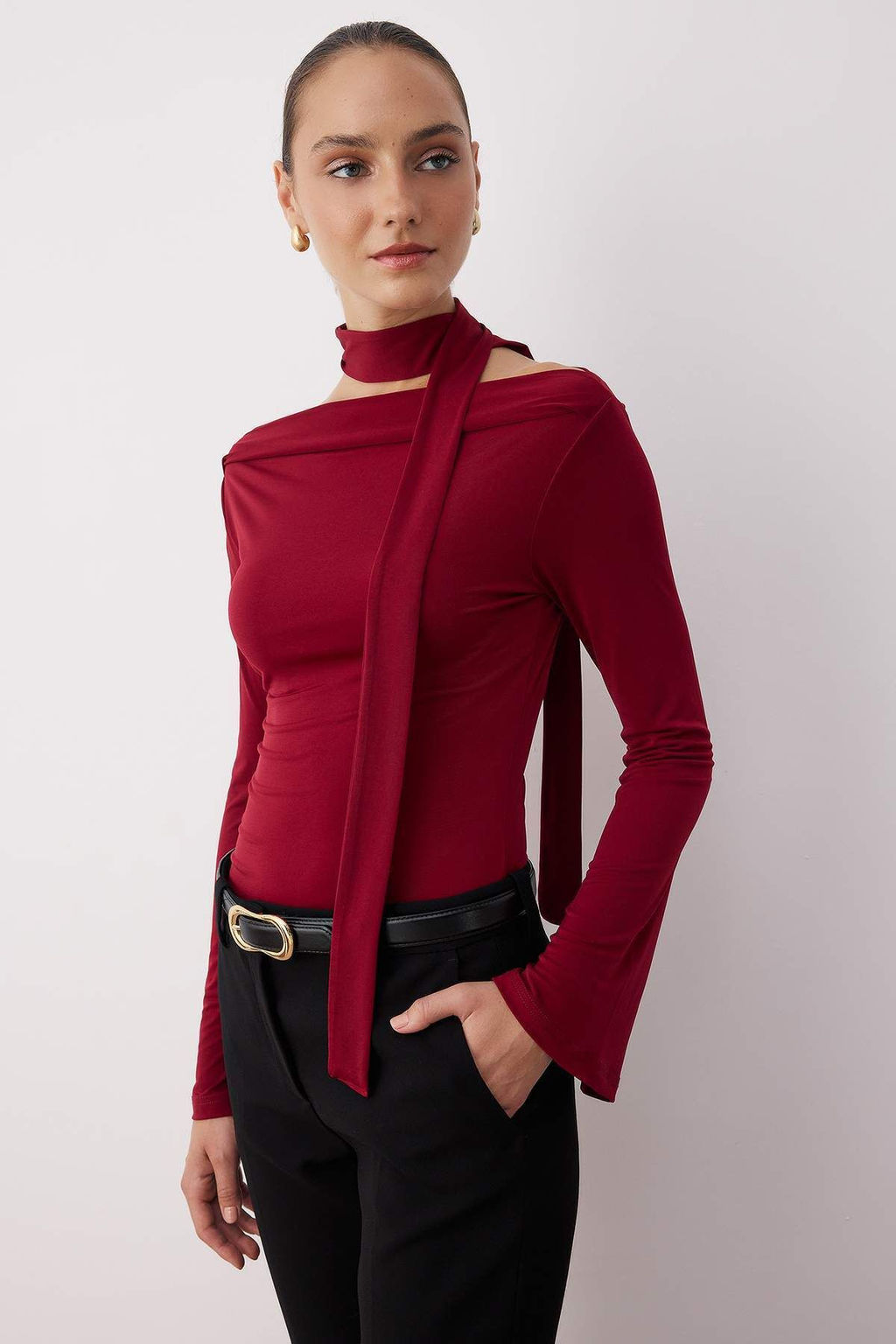 Trendyolmilla Siyah Sal Detayl? Fitted/Vucuda Oturan Esnek Orme Bluz TWOAW25BZ00107