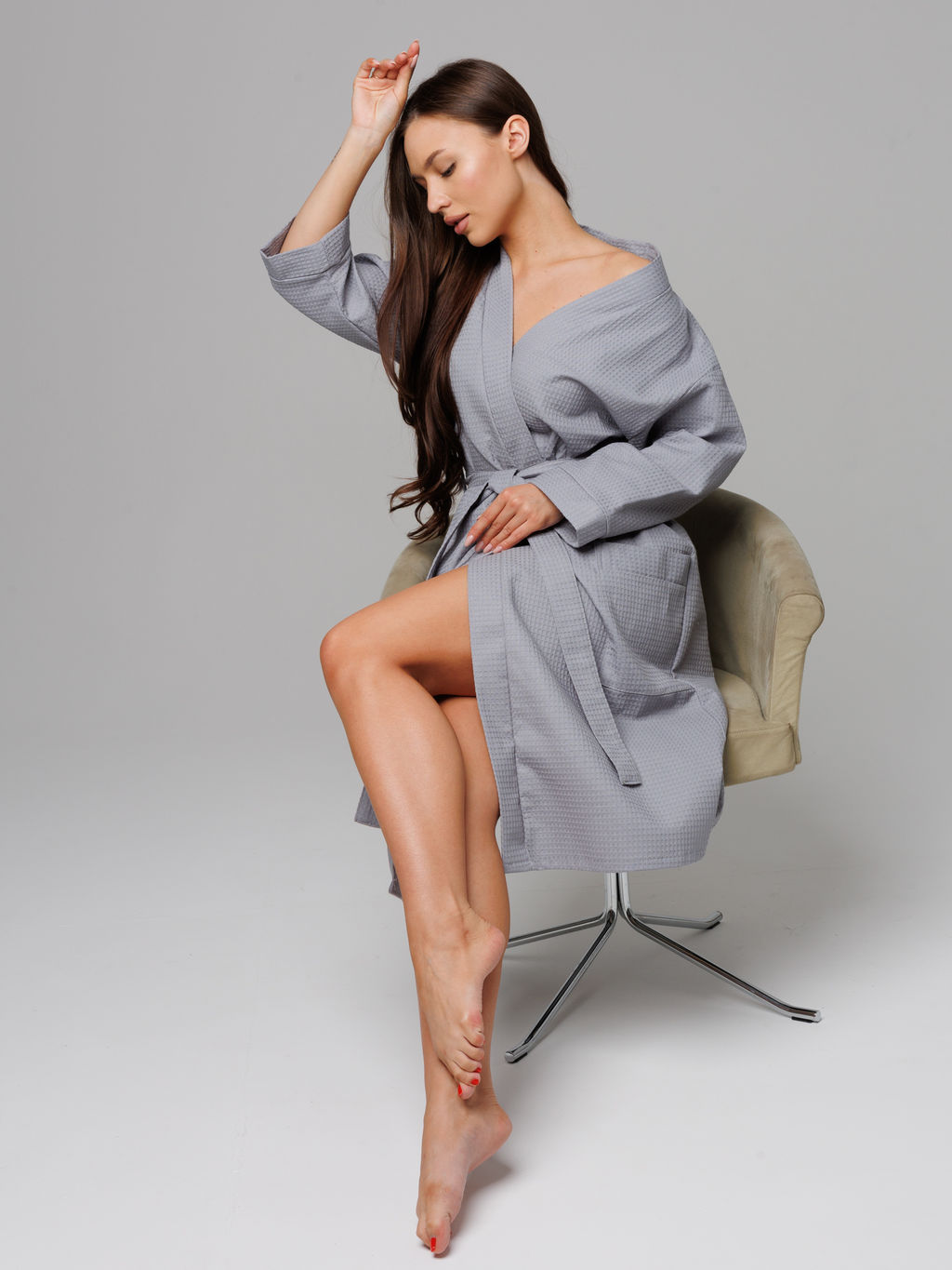 Женский укороченный вафельный халат с планкой серый В-11 (20)