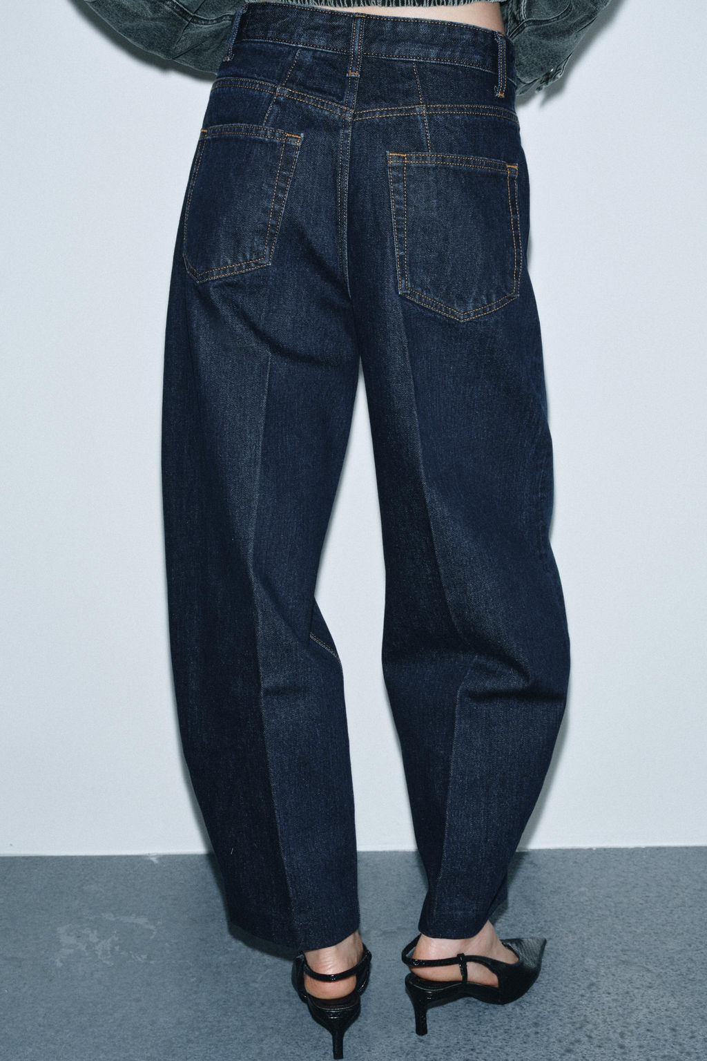 ZW COLLECTION BARREL HIGH-WAIST JEANS - Zara фото 5