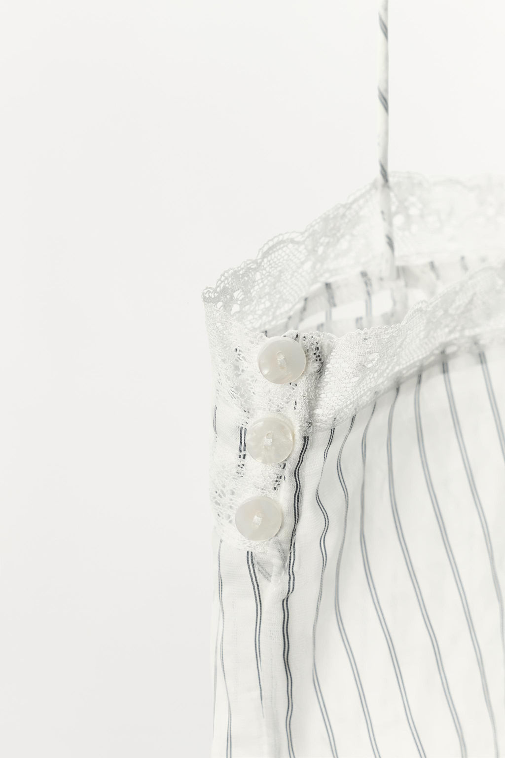 TOP RAYAS PUNTILLA / Blanco