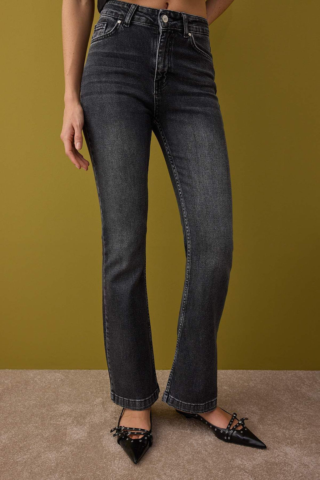 Antrasit Yuksek Bel Ispanyol Paca Flare Jeans TWOAW26JE00050 - Trendyolmilla фото 12