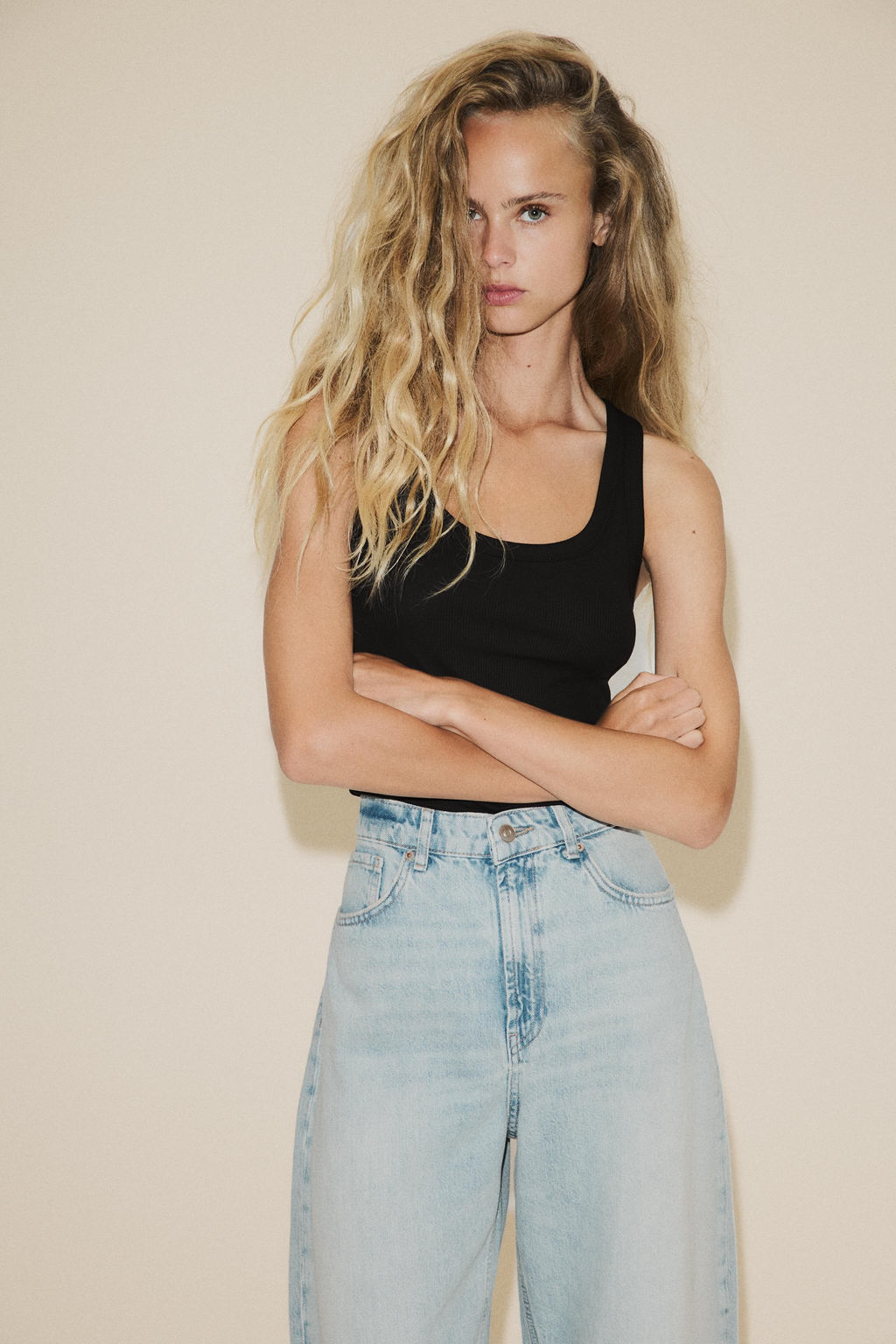 HIGH-WAIST BARREL TRF JEANS - Zara фото 2