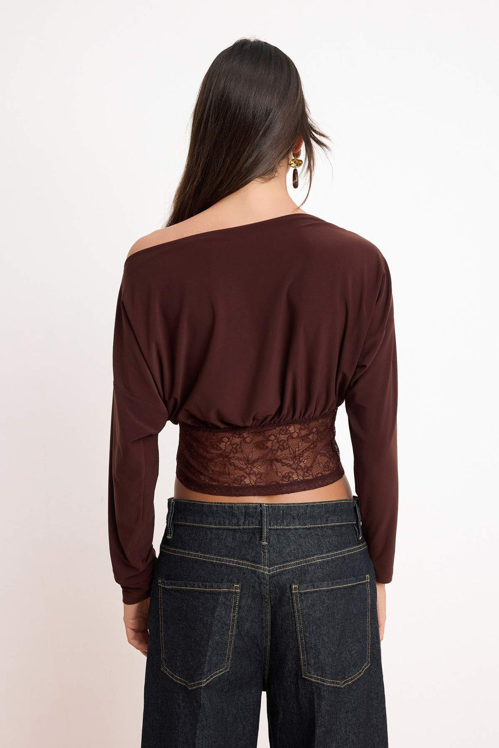 Kahverengi Asimetrik Yaka Dantel Garnili Party Bluz TPRSS26BZ00008