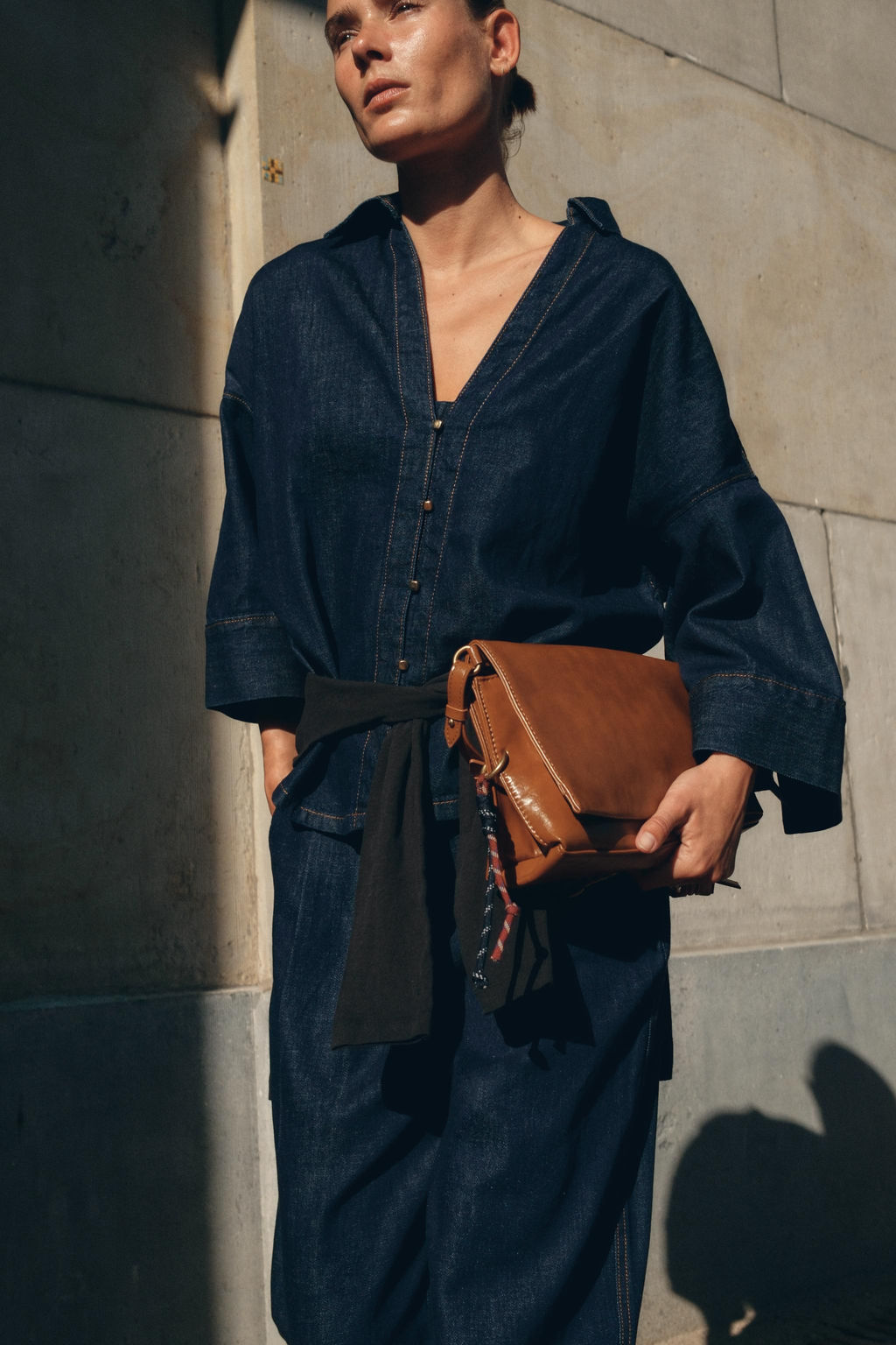 WIDE-LEG DENIM-EFFECT TROUSERS - Zara фото 2