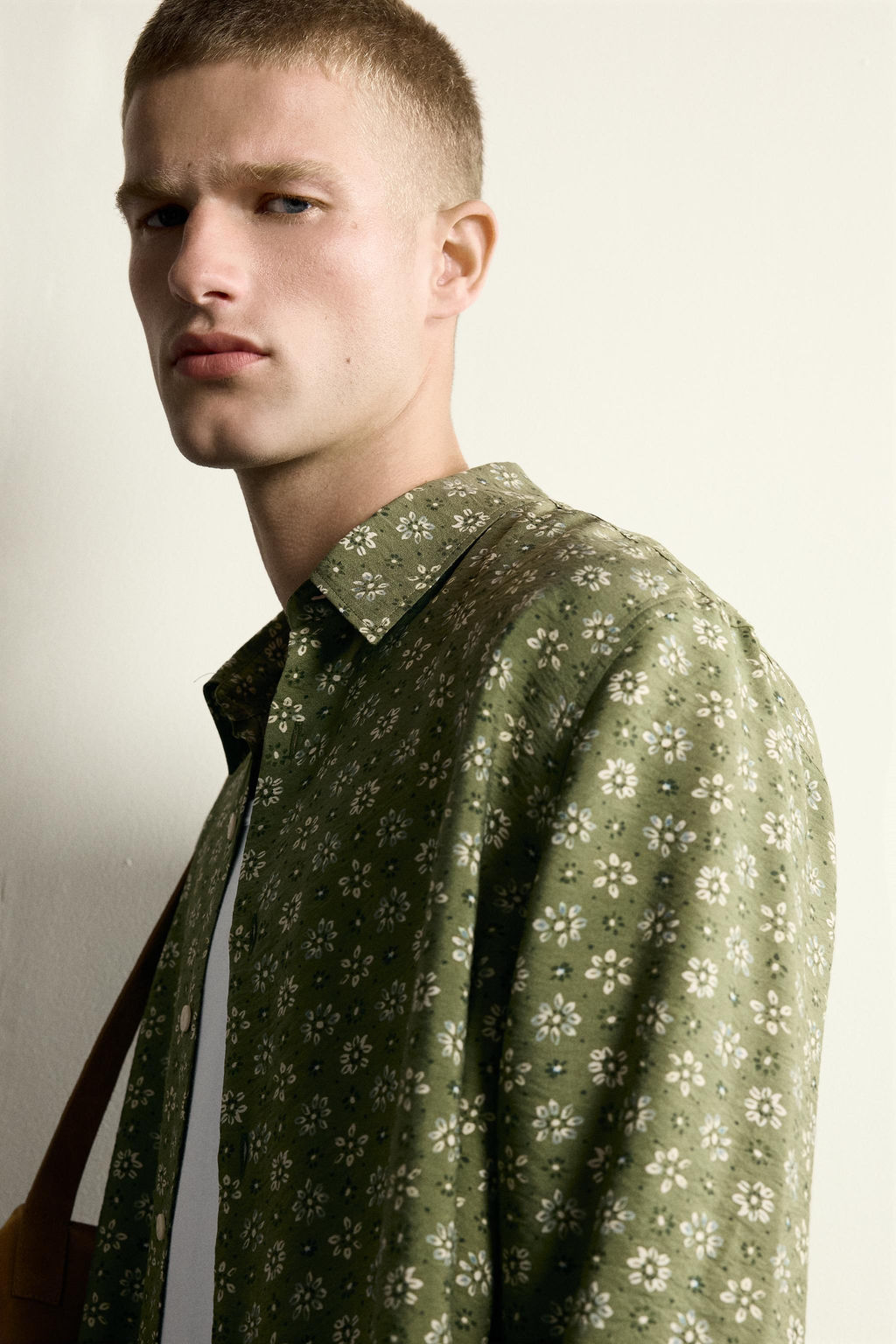 CAMISA FLUIDA ESTAMPADO FLORAL / Verde medio - Zara фото 6