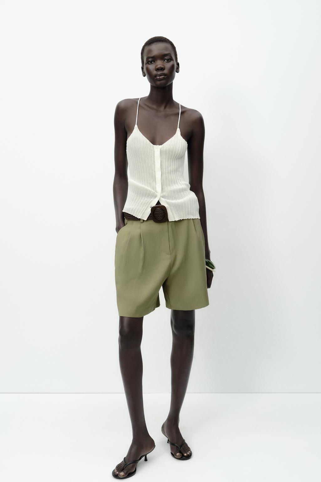 BERMUDA SHORTS WITH DARTS AND BELT