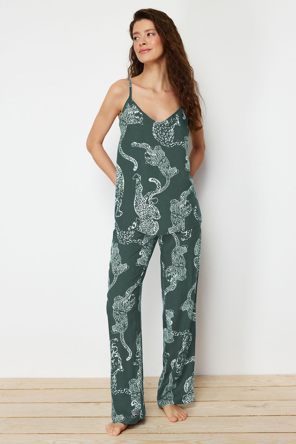 Trendyolmilla Lacivert Kaplan Desenli Ip Ask?l? Viskon Dokuma Pijama Tak?m? THMSS24PT00127  фото 2