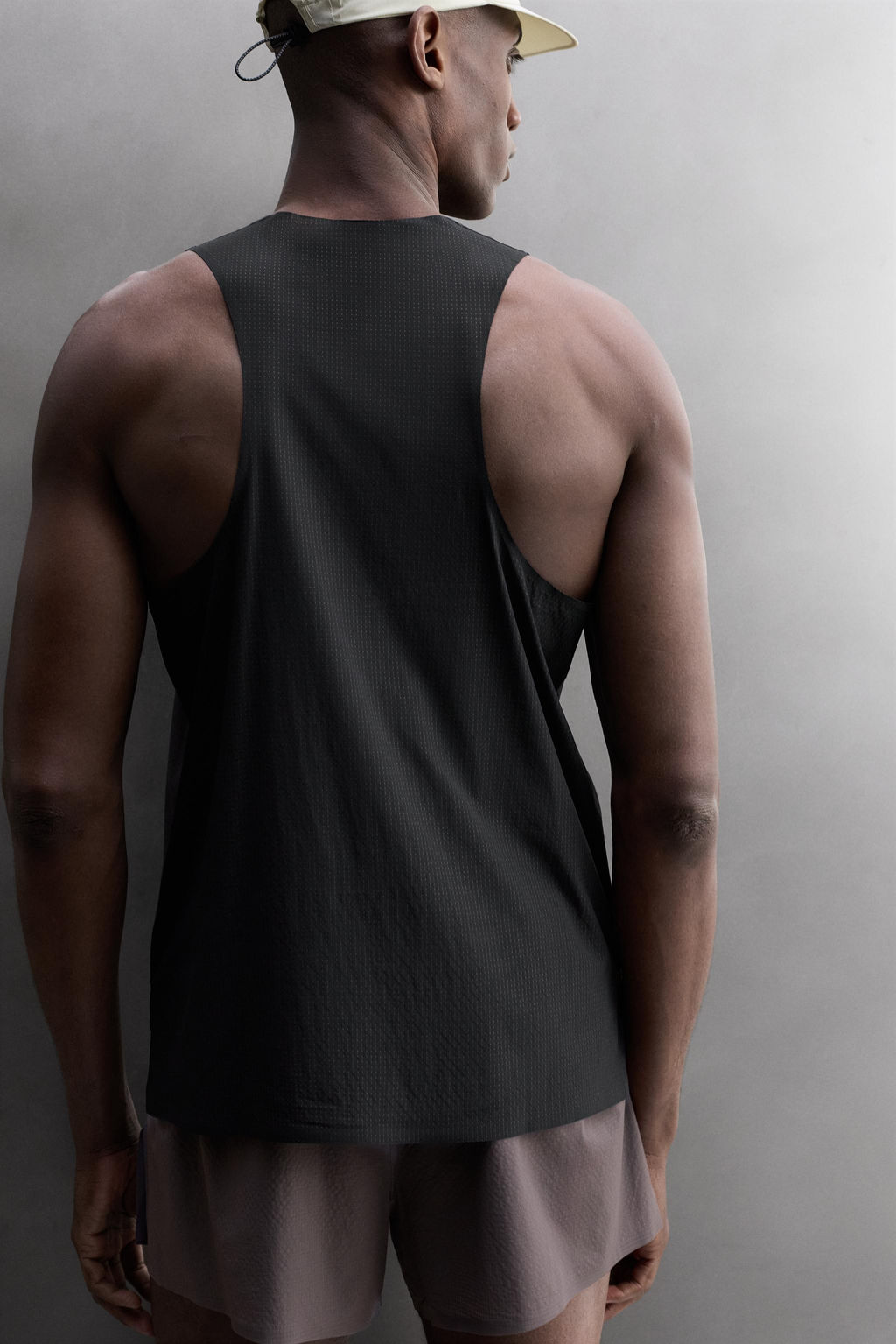 CAMISETA TANK LIGERA RUNNING / Negro