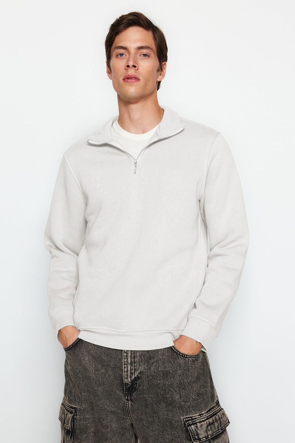 TRENDYOL MAN Lacivert Regular/Normal Kesim Dik Yaka Fermuarl? Pamuklu Basic Ici Polarl? Sweatshirt TMNAW24SW00041