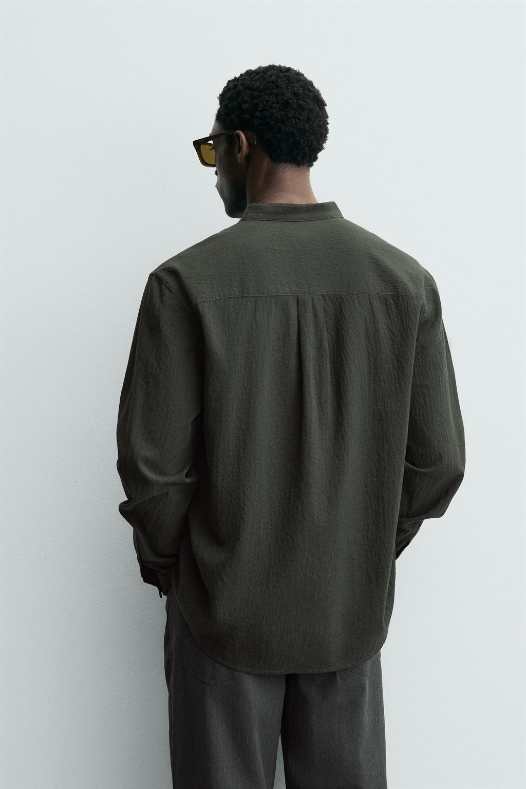 CAMISA EFECTO ARRUGADO / Khaki oscuro - Zara фото 3