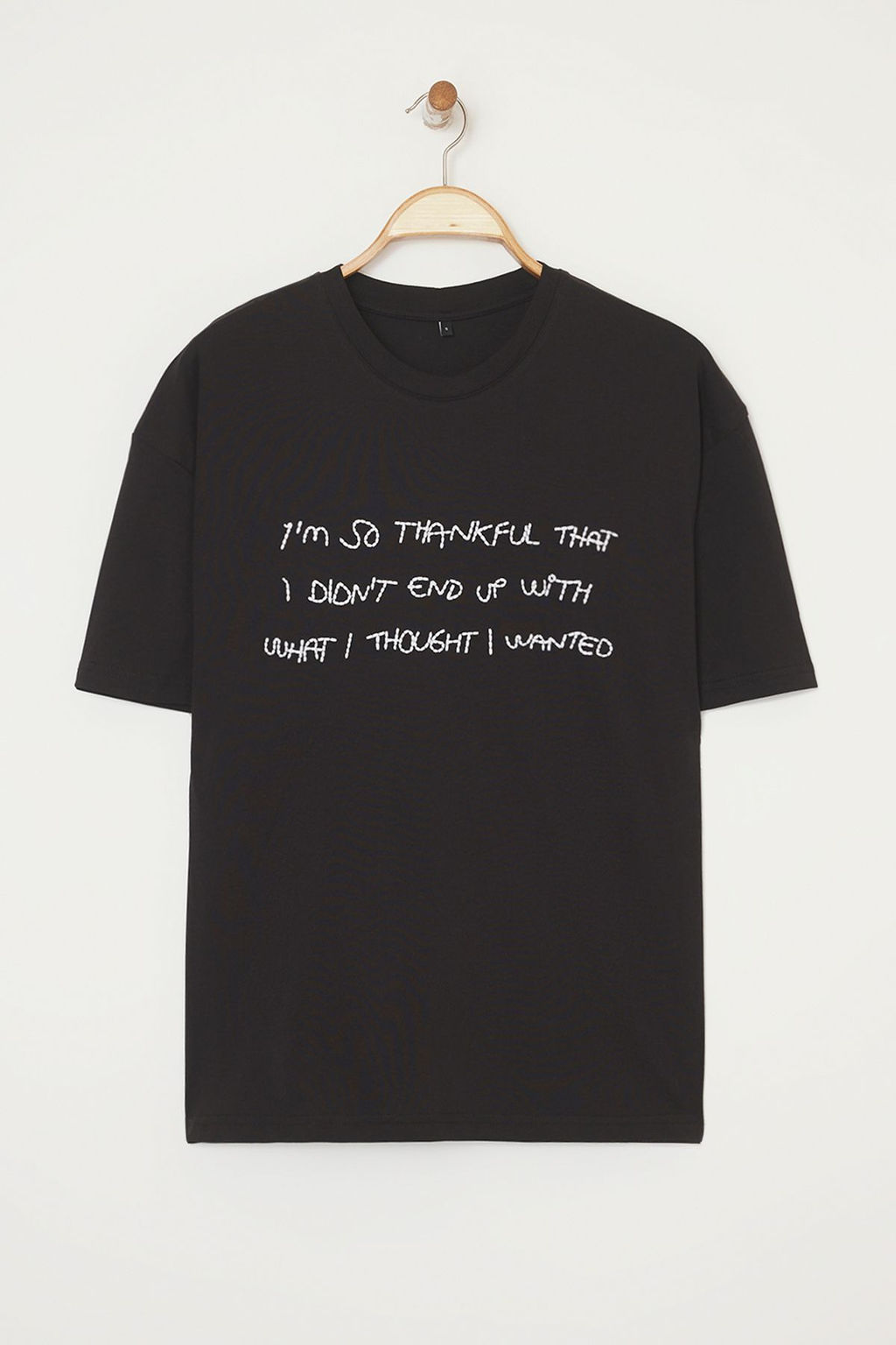 TRENDYOL MAN Siyah Oversize/Genis Kesim Yaz? Nak?sl? %100 Pamuk T-Shirt TMNSS25TS00203 - Trendyolmilla фото 6